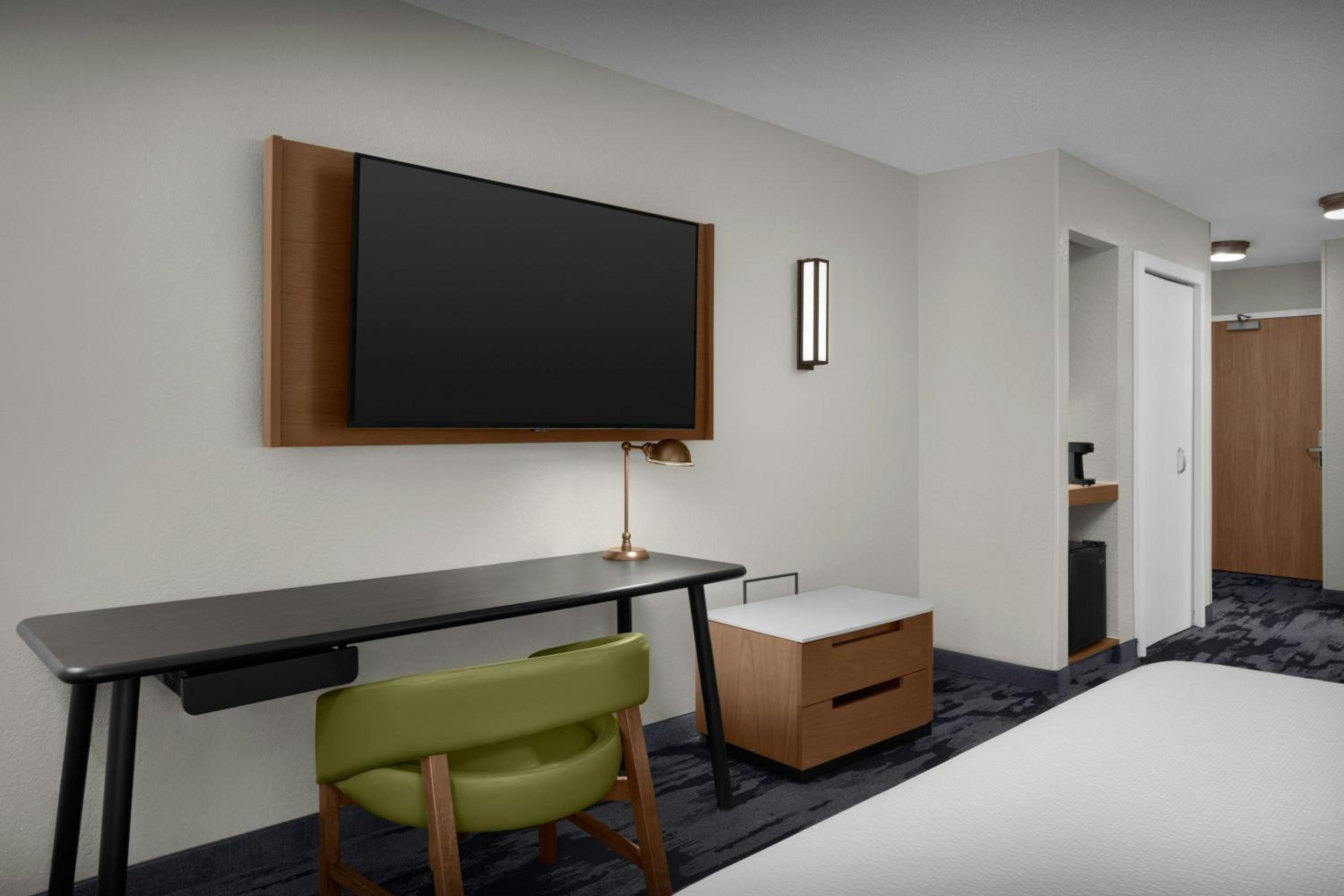 King Room with Sofa Bed and Adapted Tub - Mobility and Hearing Accessible - Photo 3