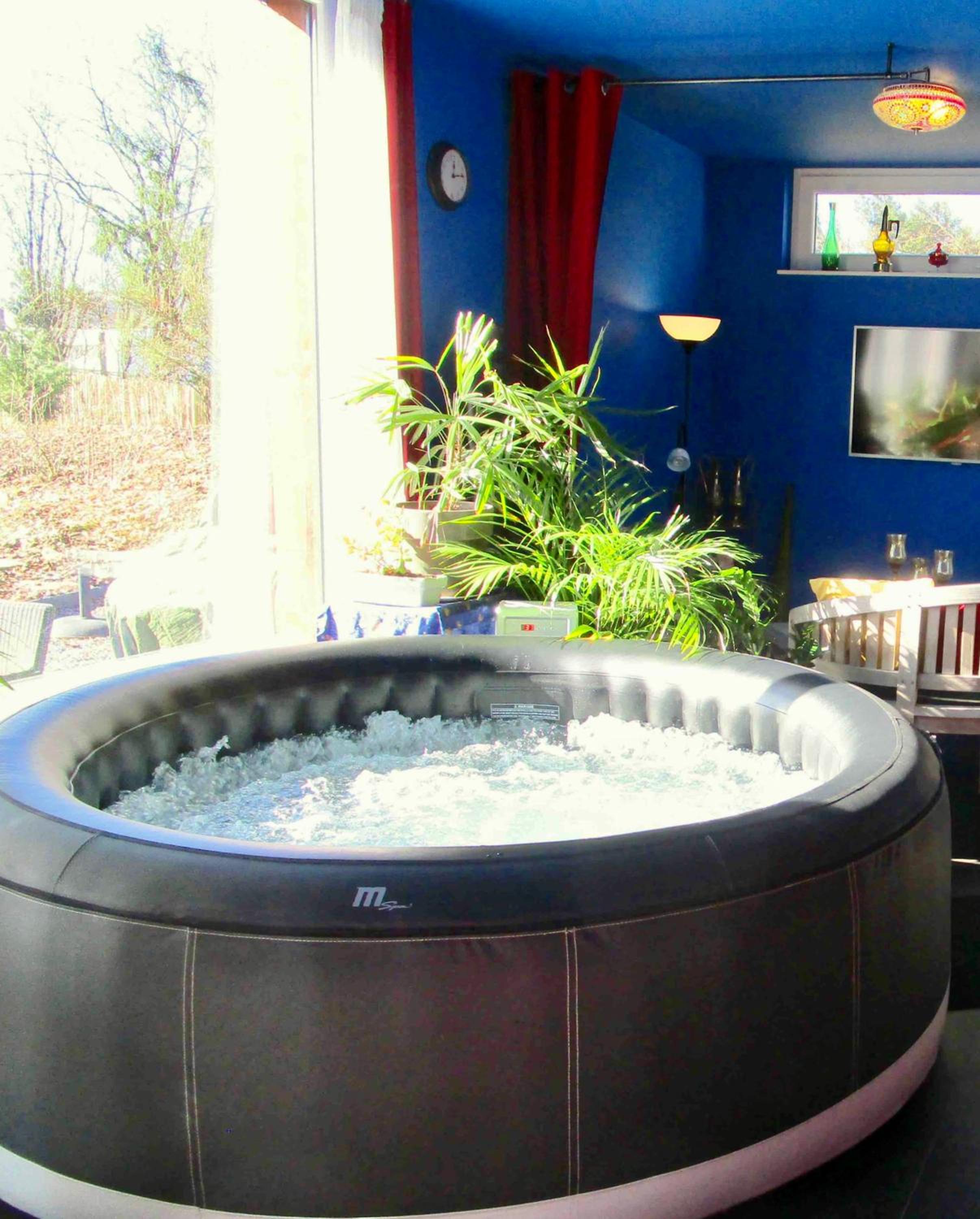 Suite with Spa Access photo 3