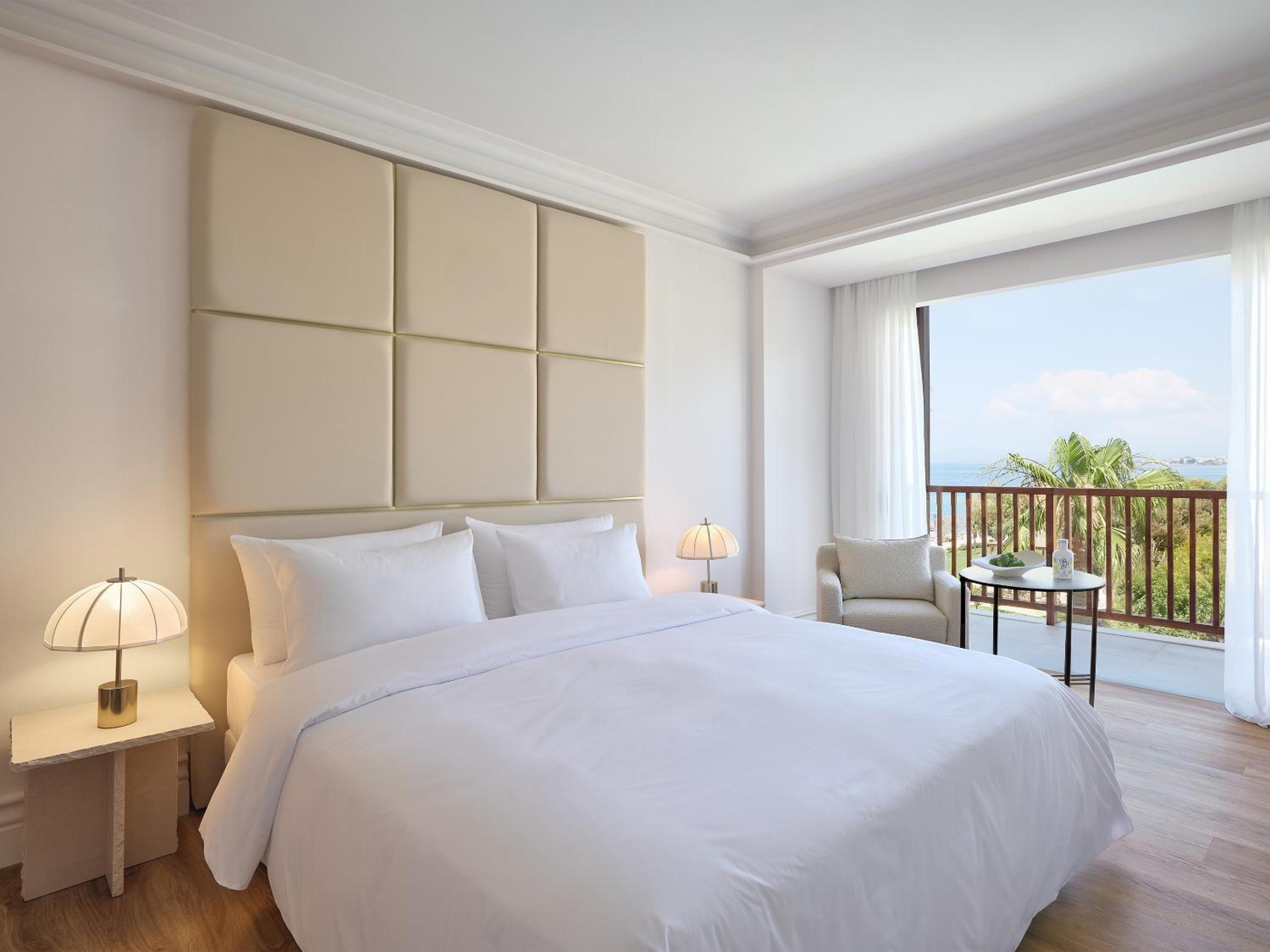 Deluxe Suite Sea View - Photo 8