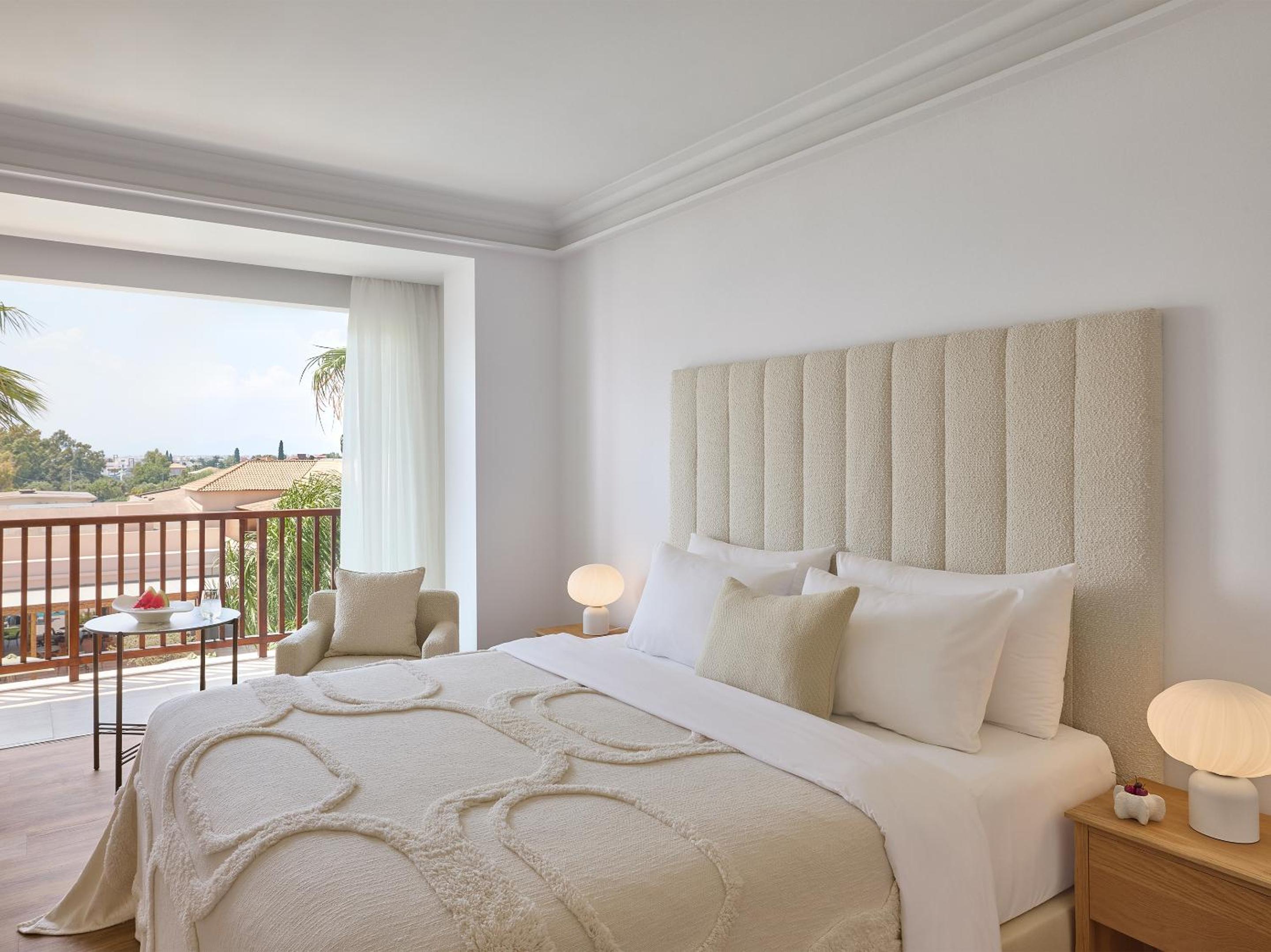2 Bedroom Luxury Suite - Photo 12