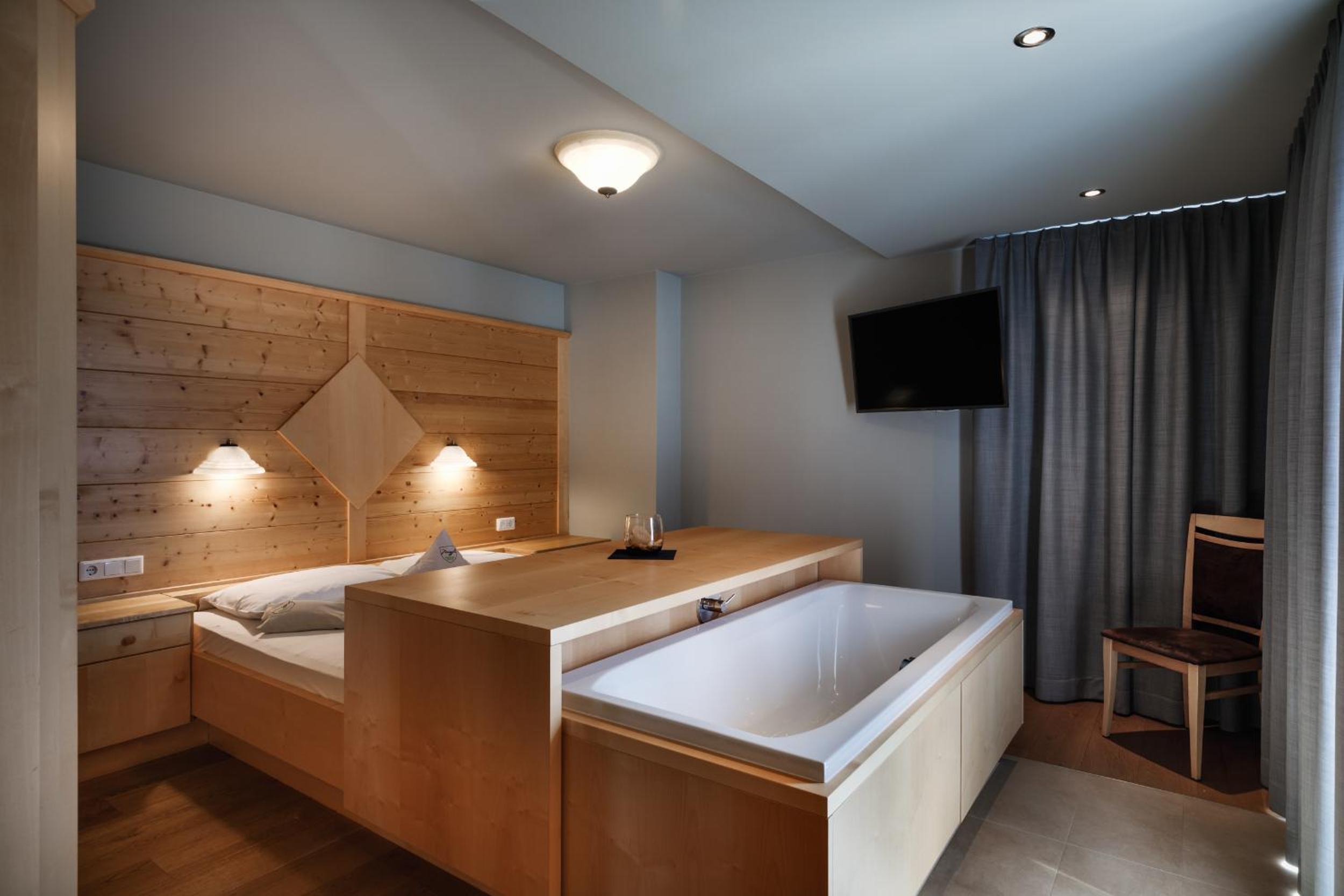 One-Bedroom Apartment with Balcony photo 3