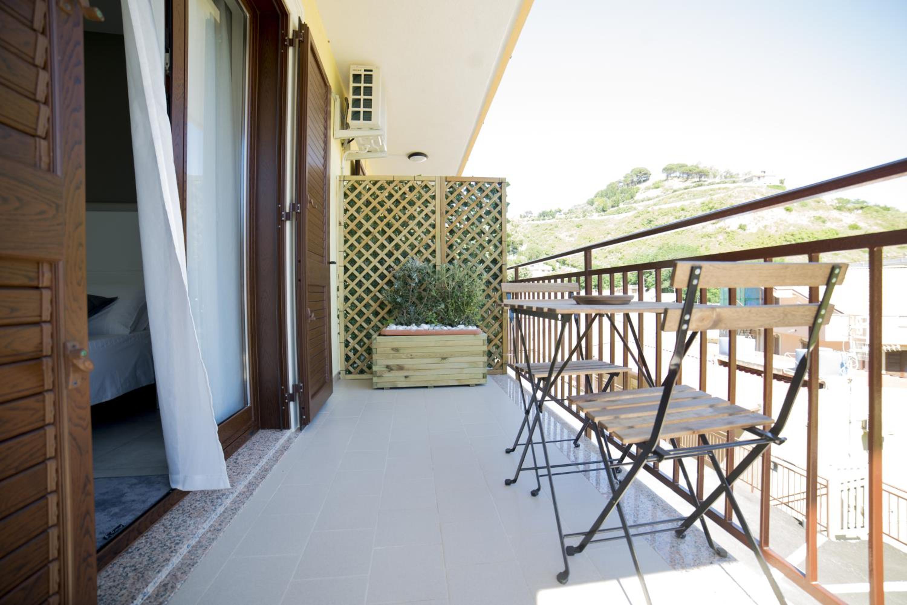 Deluxe Triple Room - Photo 13