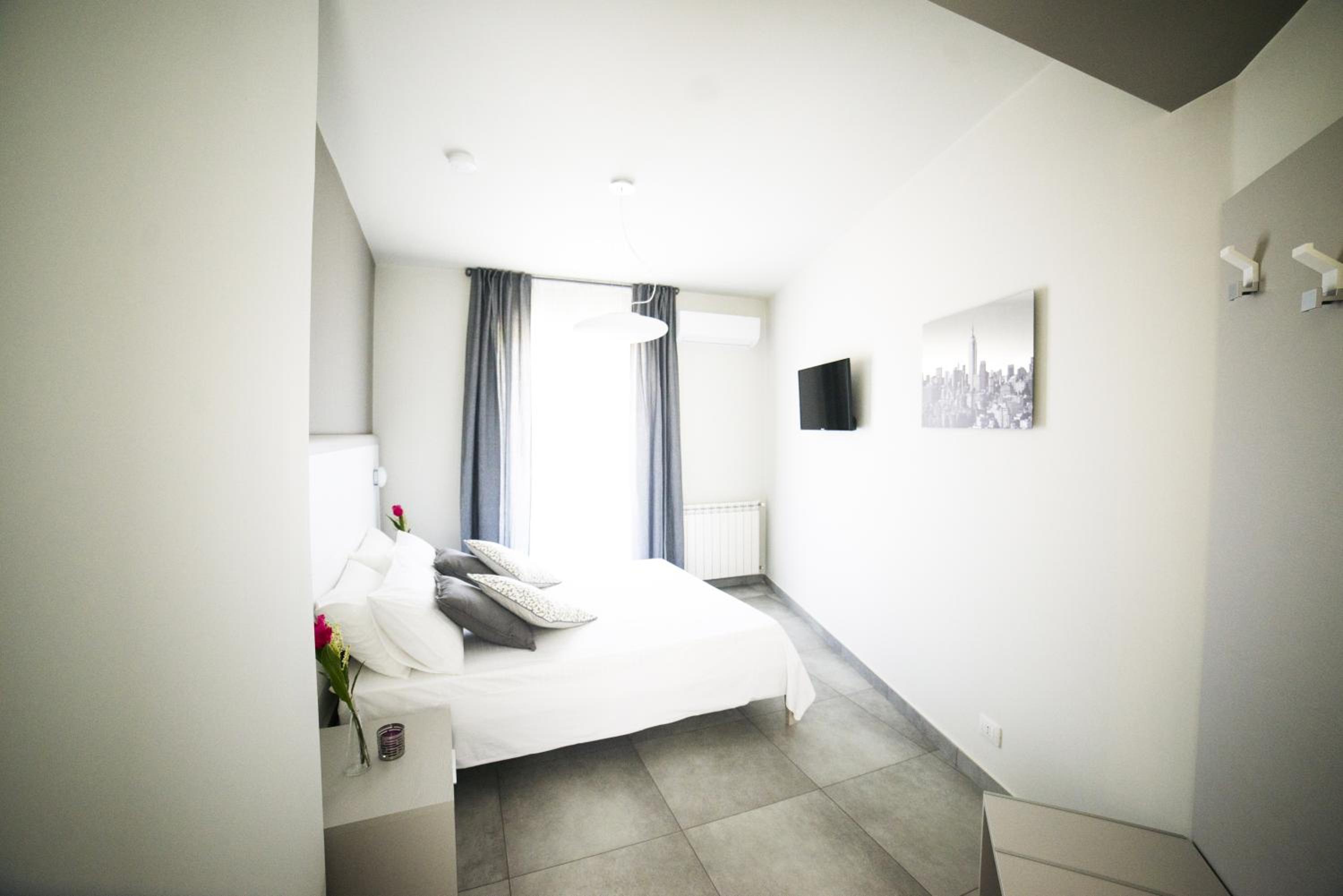 Deluxe Triple Room - Photo 11