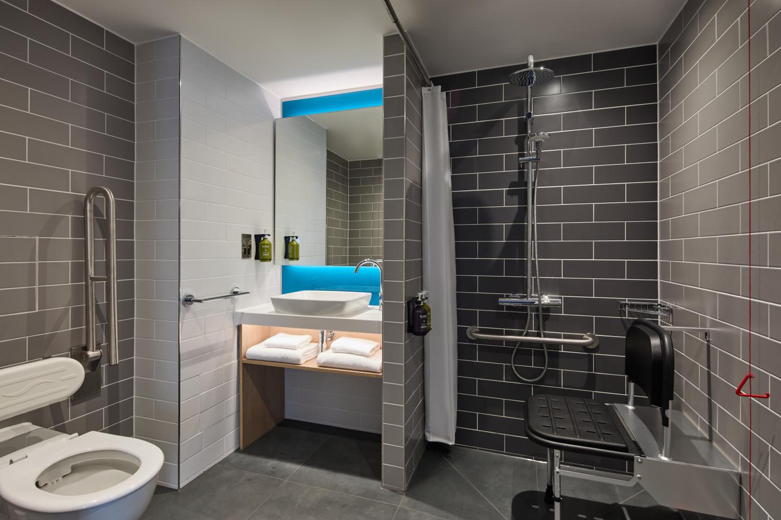 Double Room with Free Hot Breakfast - Accessible
