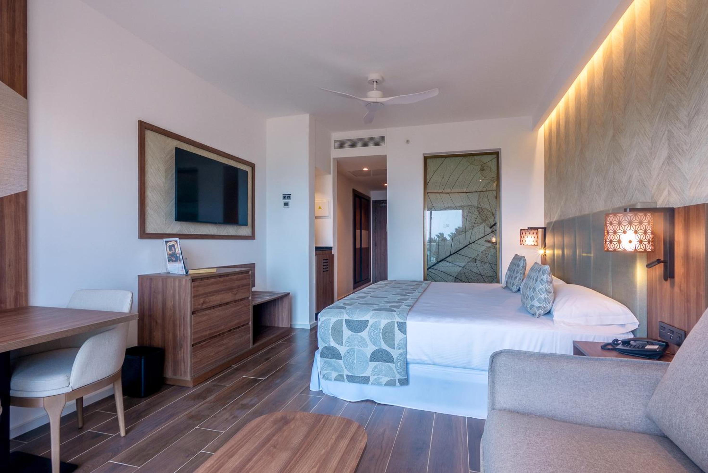 Junior Suite with Private Pool photo 2