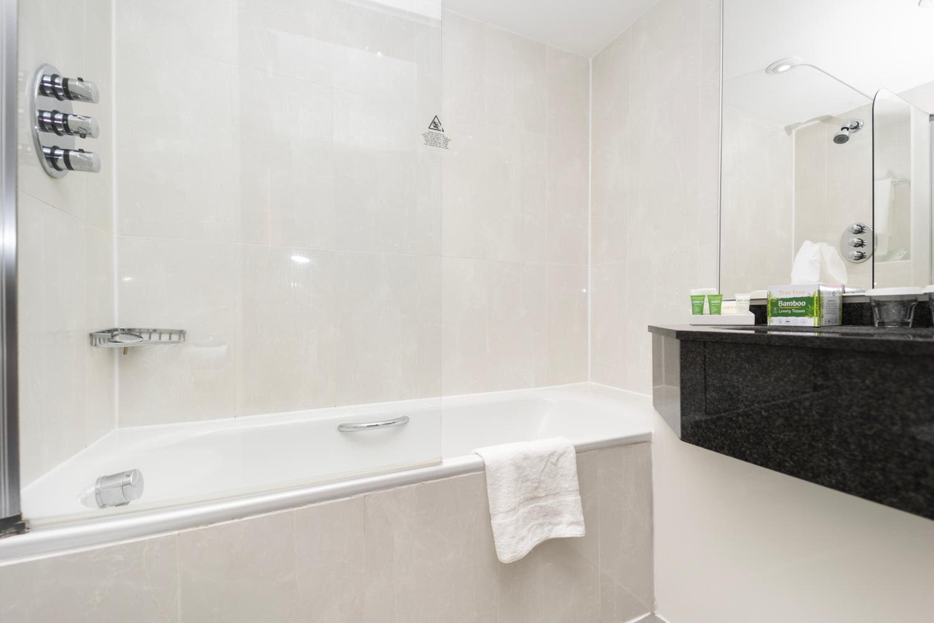 Deluxe Junior Suite photo 2