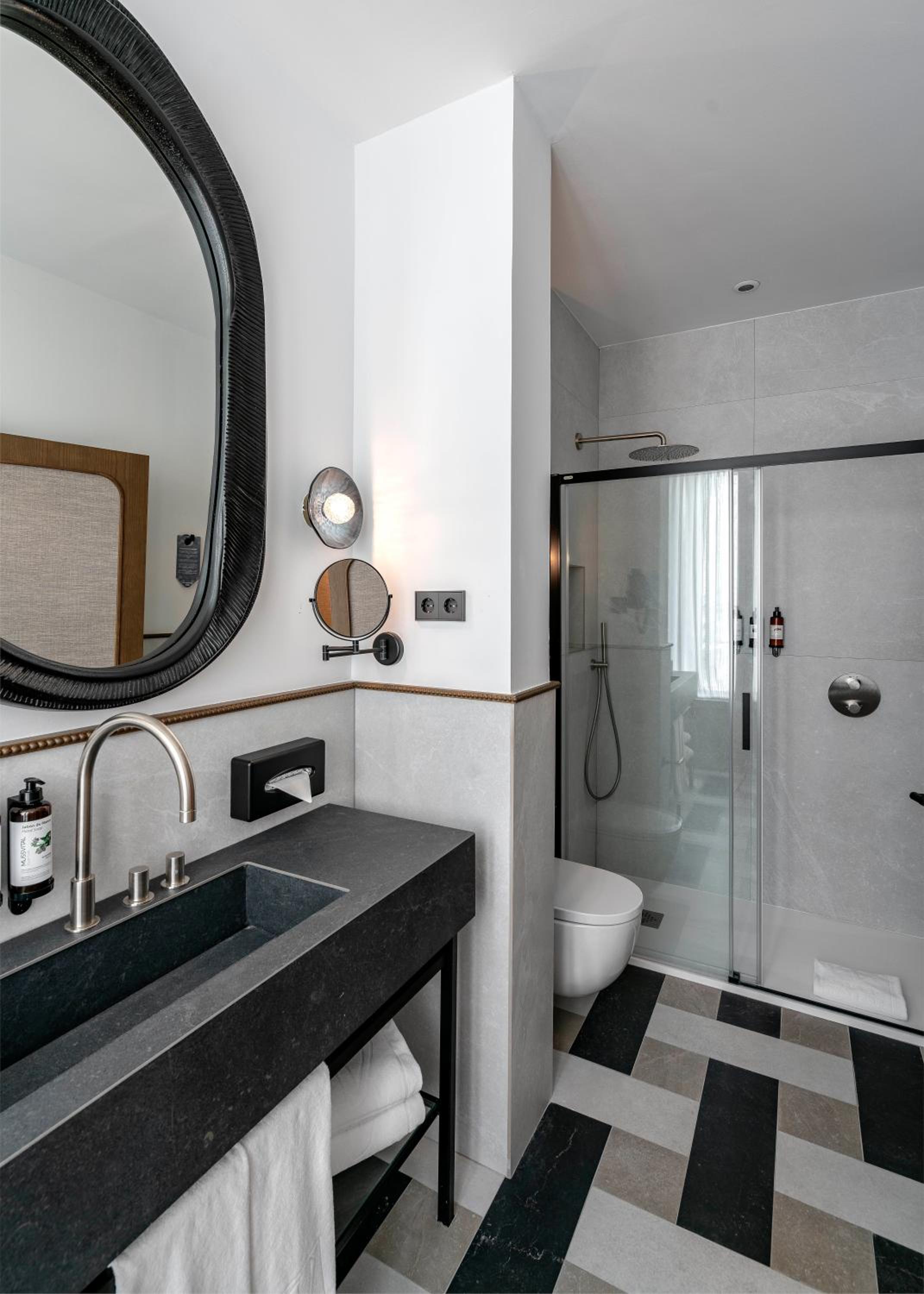 Superior Double Room with Balcony and Barrio de las Letras Views thumbnail 5