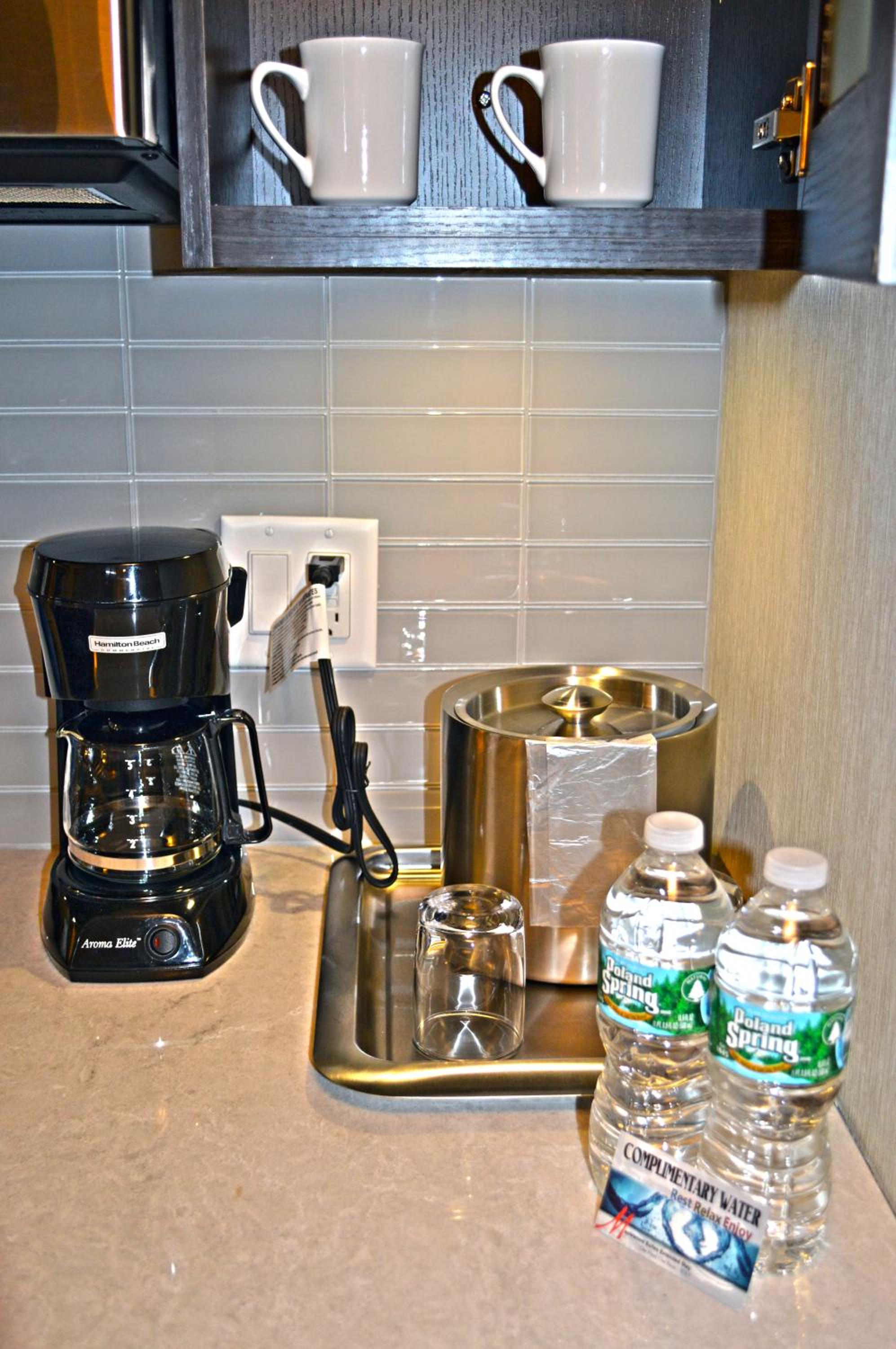 Queen Suite with Kitchen - Photo 7