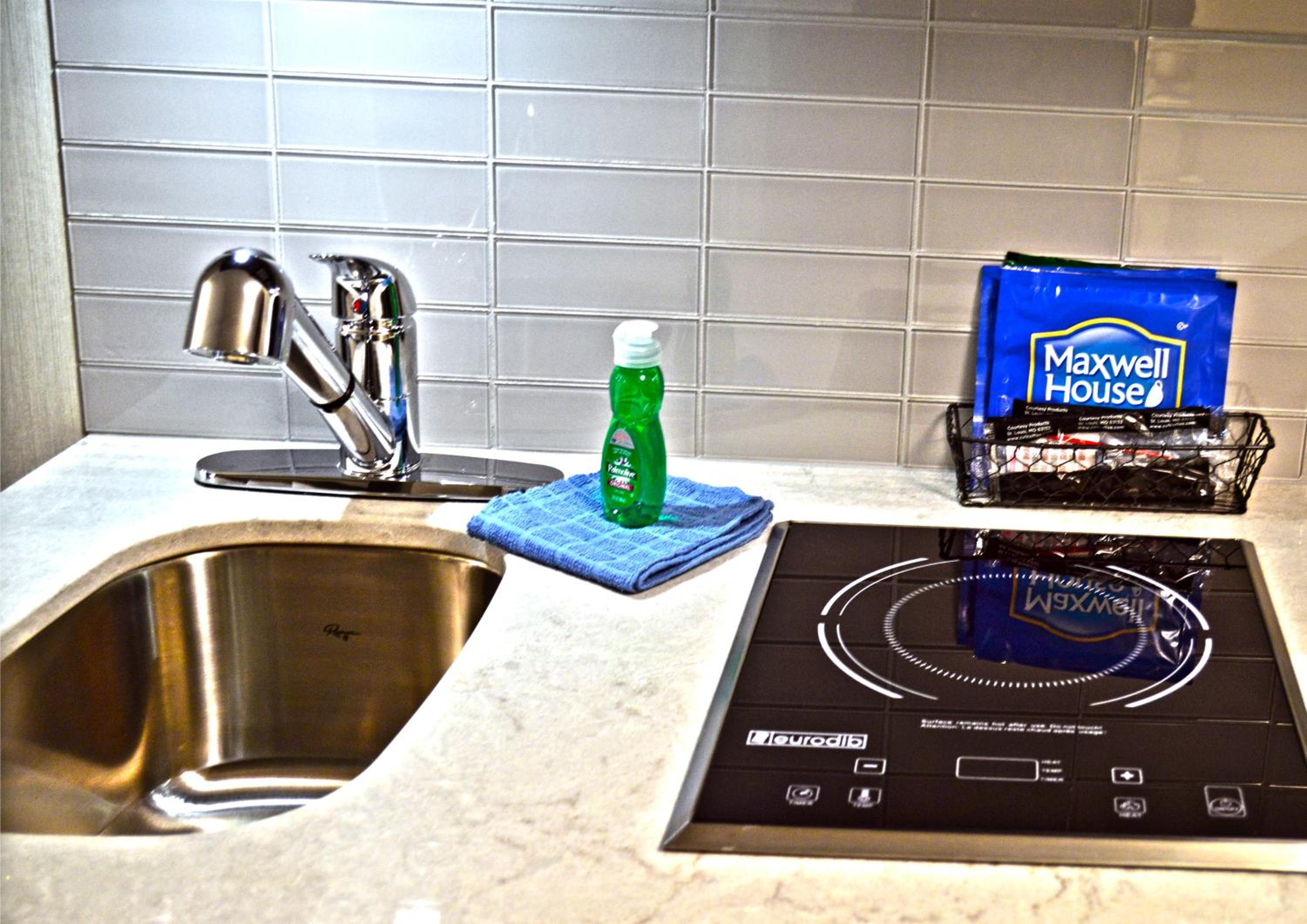 Queen Suite with Kitchen - Photo 2
