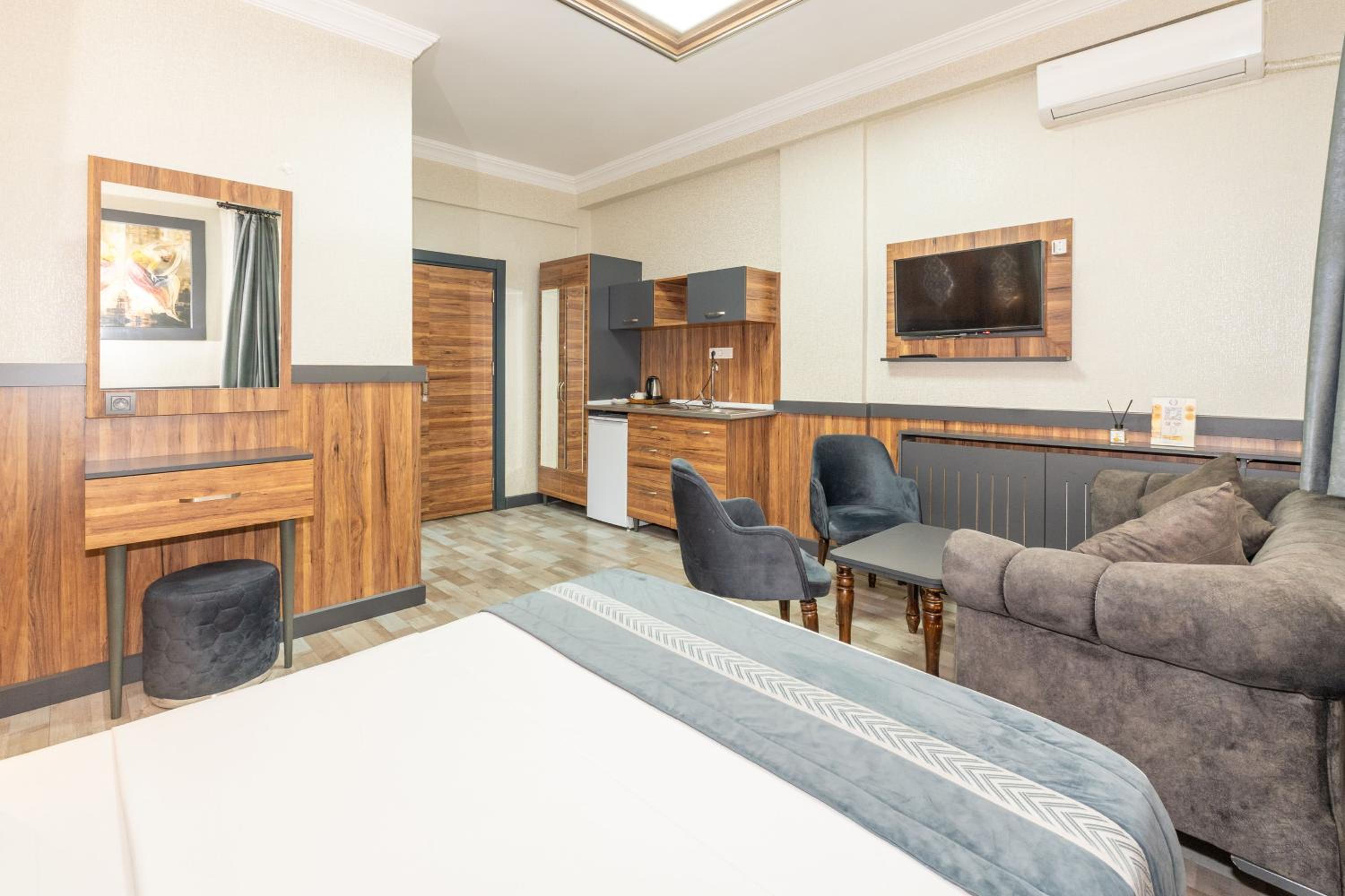 Large Double Room photo 3