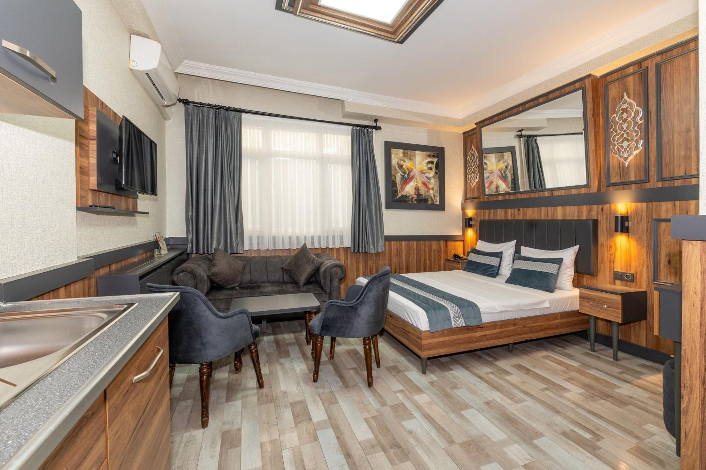 Large Double Room photo 1