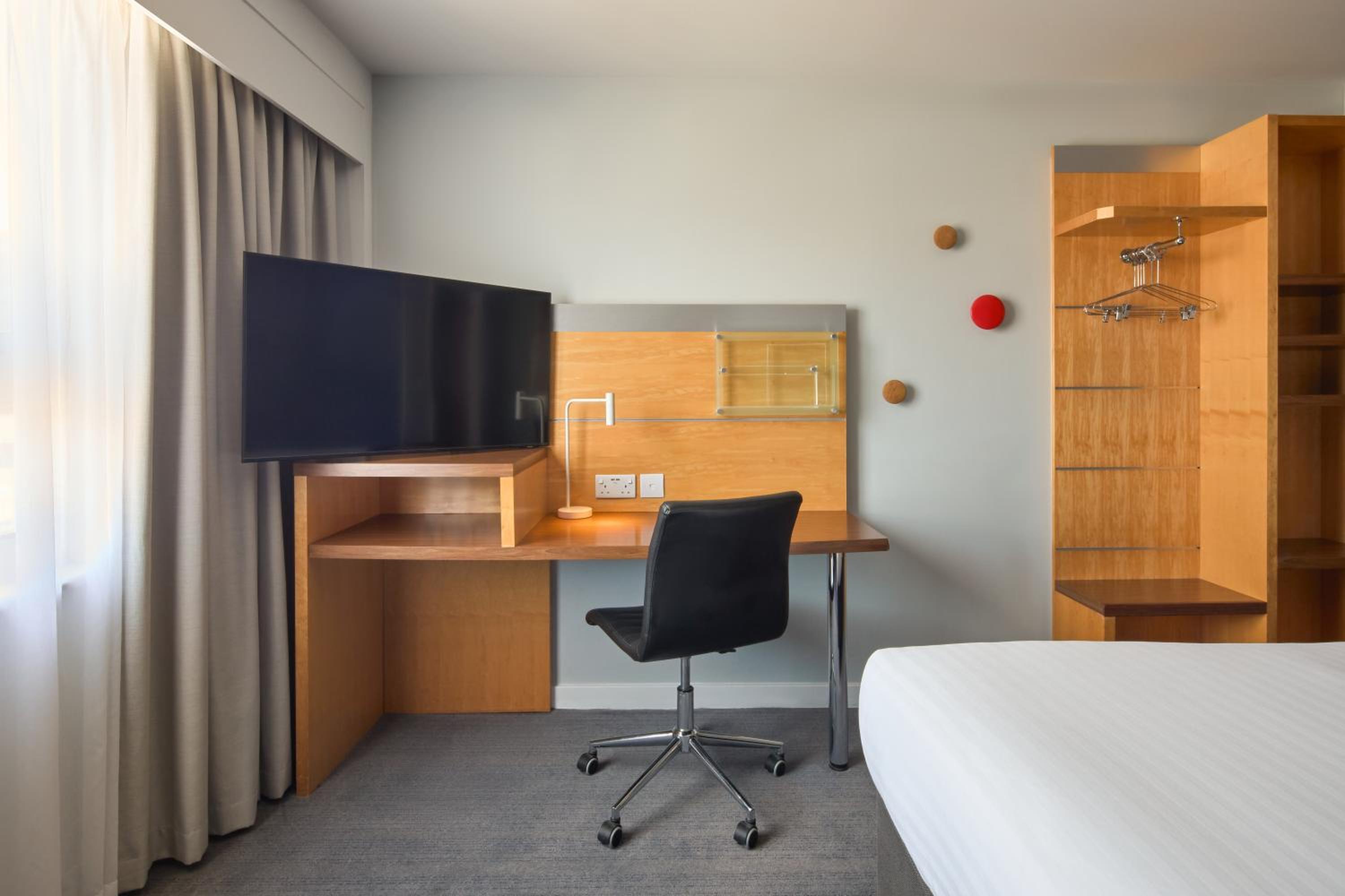 Double Room with Free Hot Breakfast - Accessible