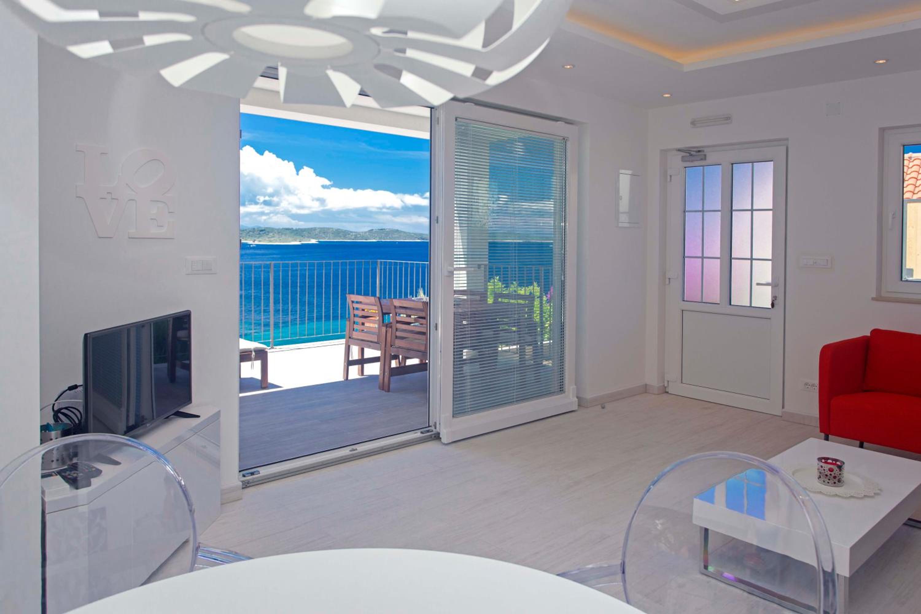 Superior One-Bedroom Apartment with Terrace and Sea View photo 3