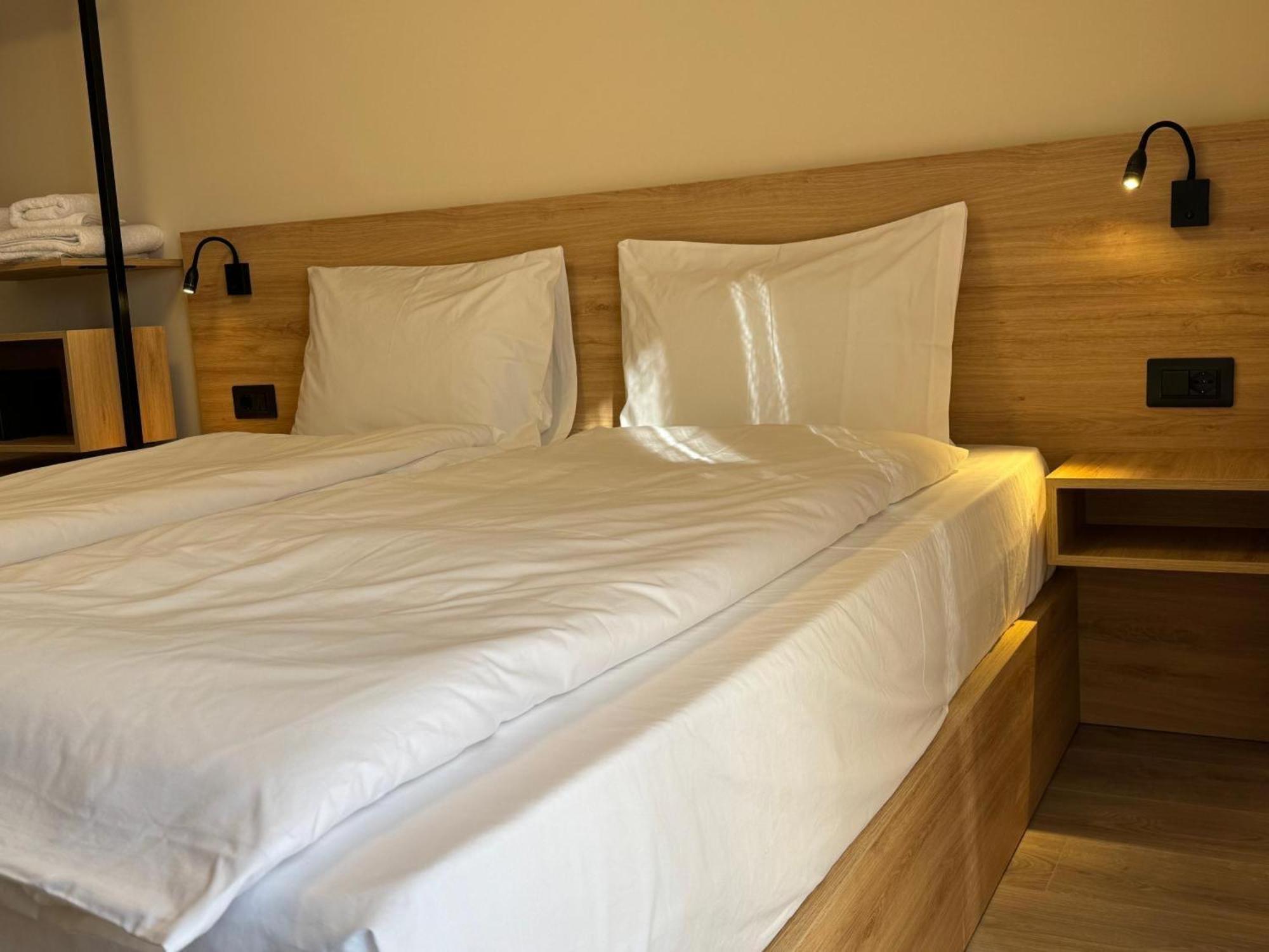 Deluxe Double Room with Balcony and Sea View photo 3