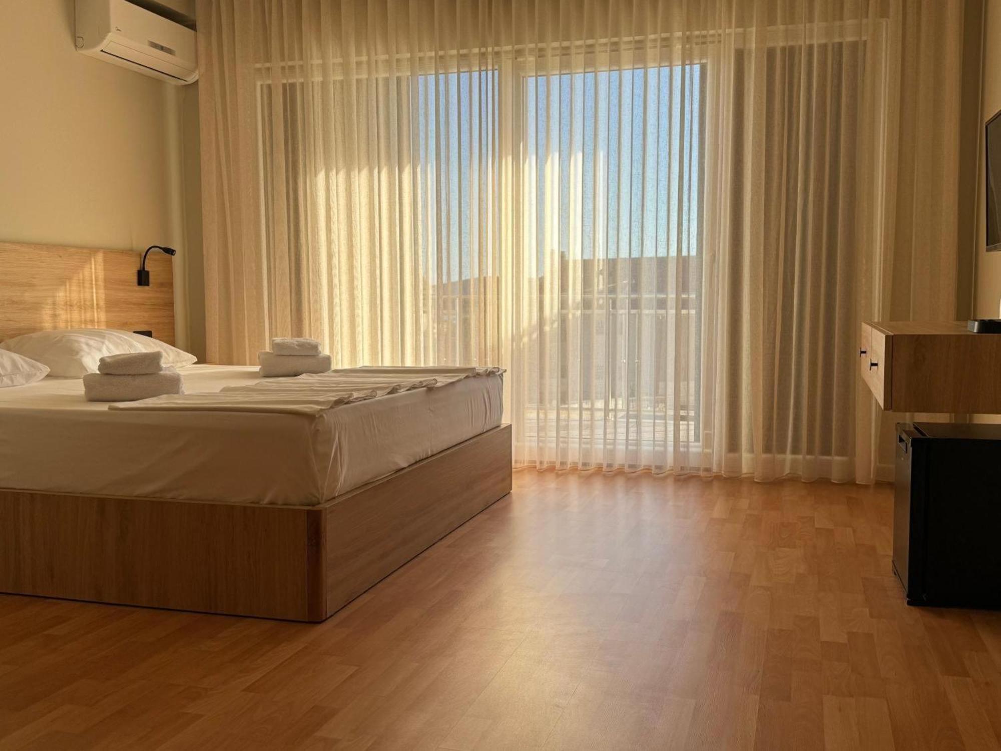 Deluxe Double Room with Balcony and Sea View photo 1