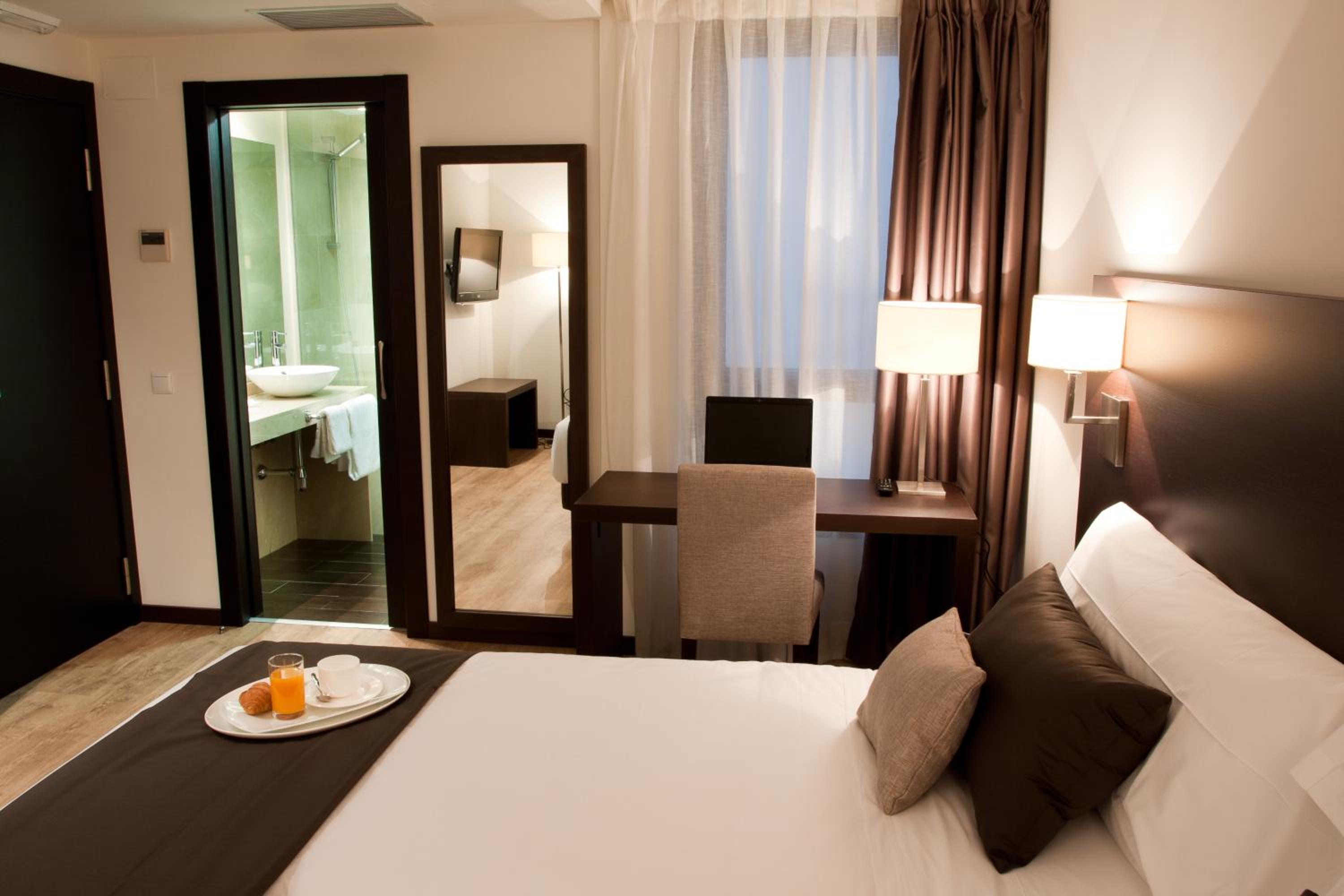 Double or Twin Room - Photo 7