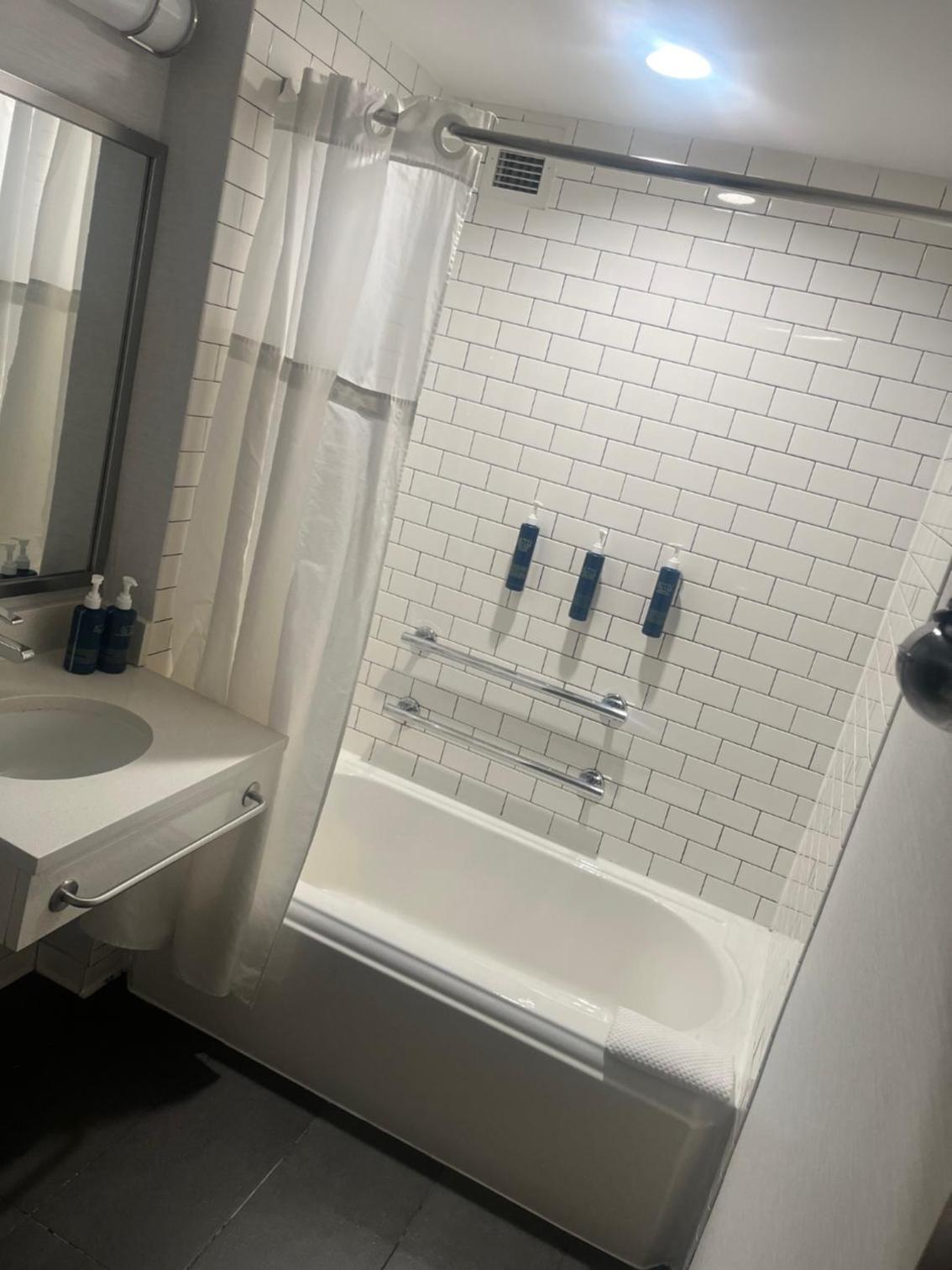 Double Room with Two Double Beds - Mobility Accessible with Tub