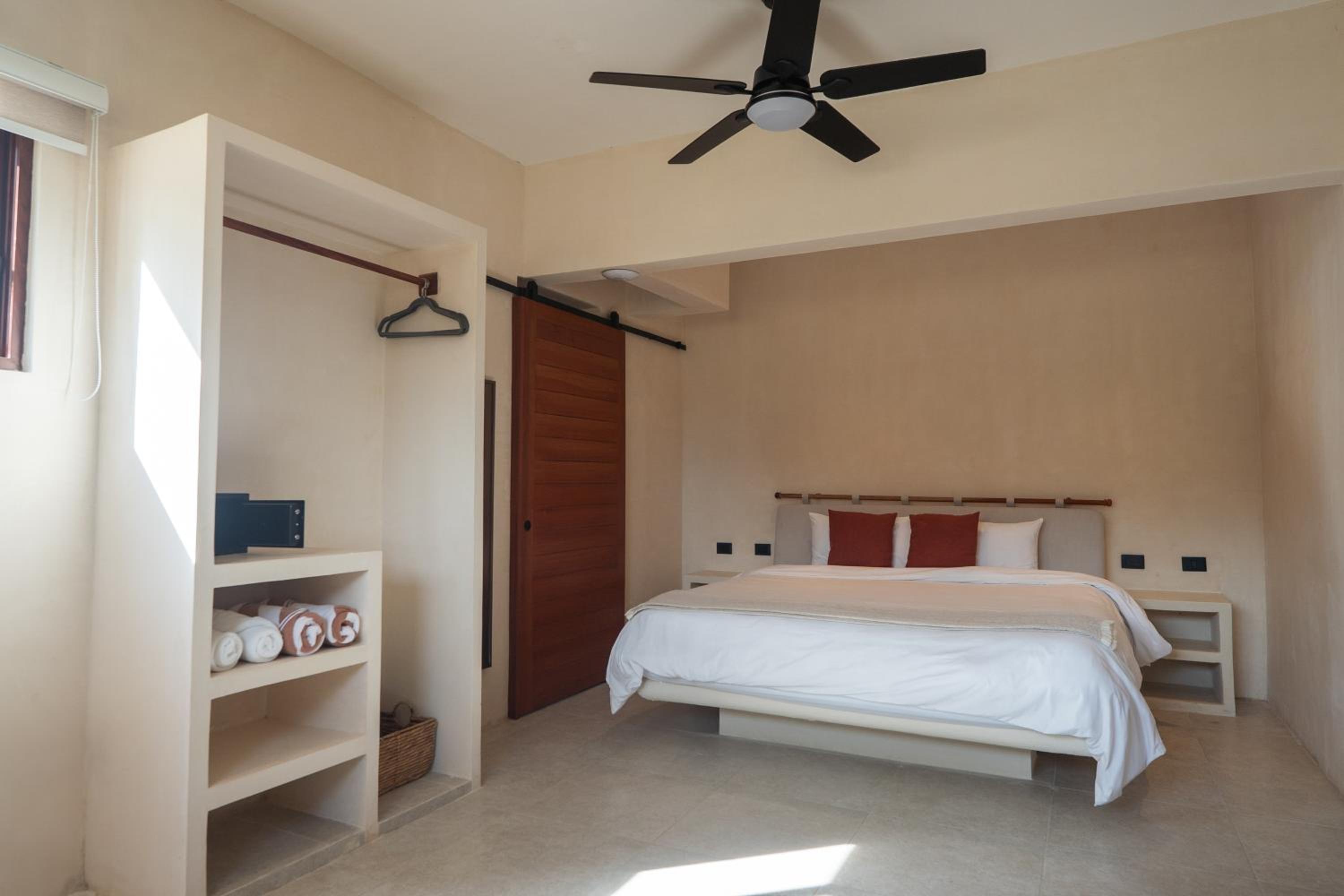 Standard Double Room - Photo 6