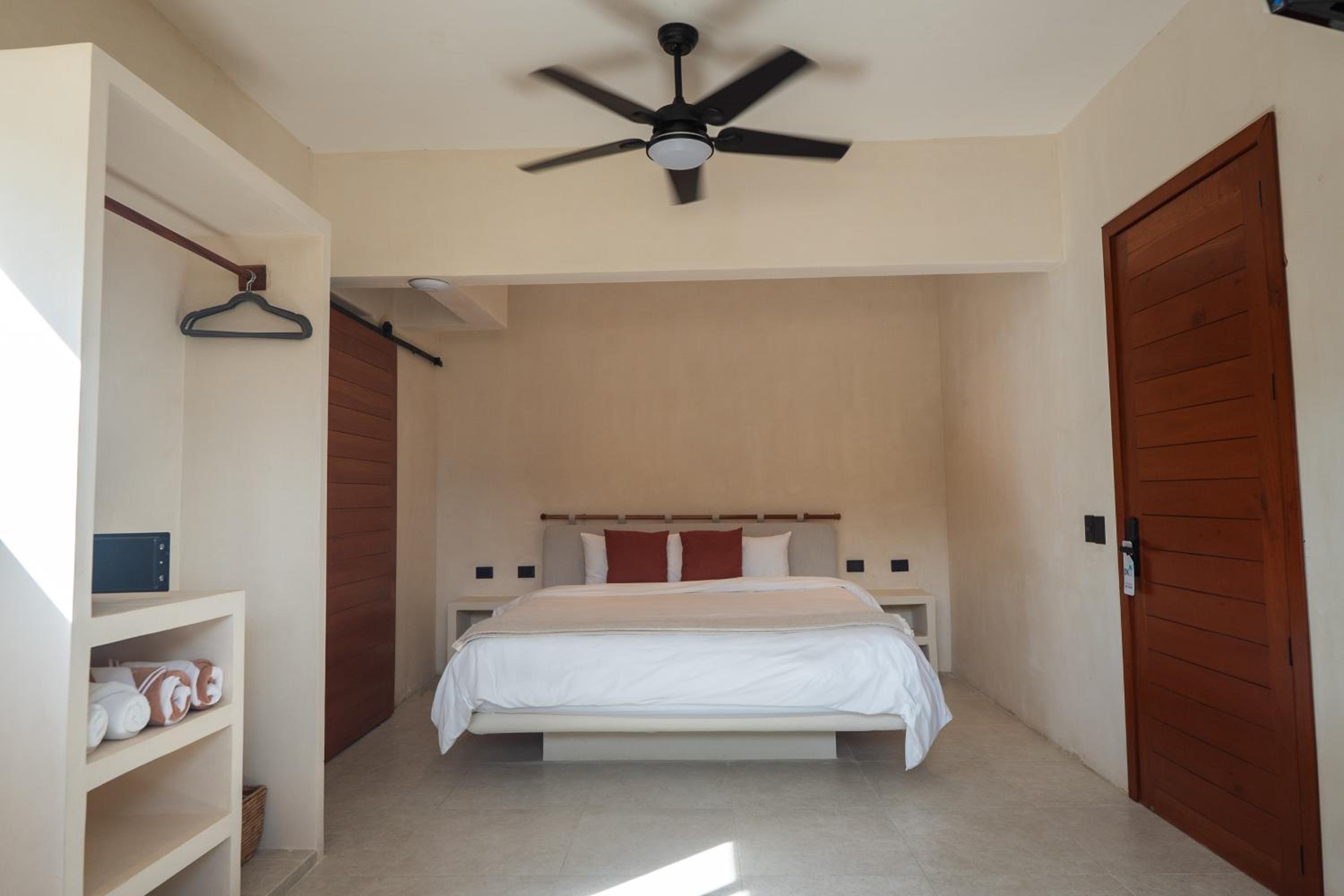 Standard Double Room - Photo 5