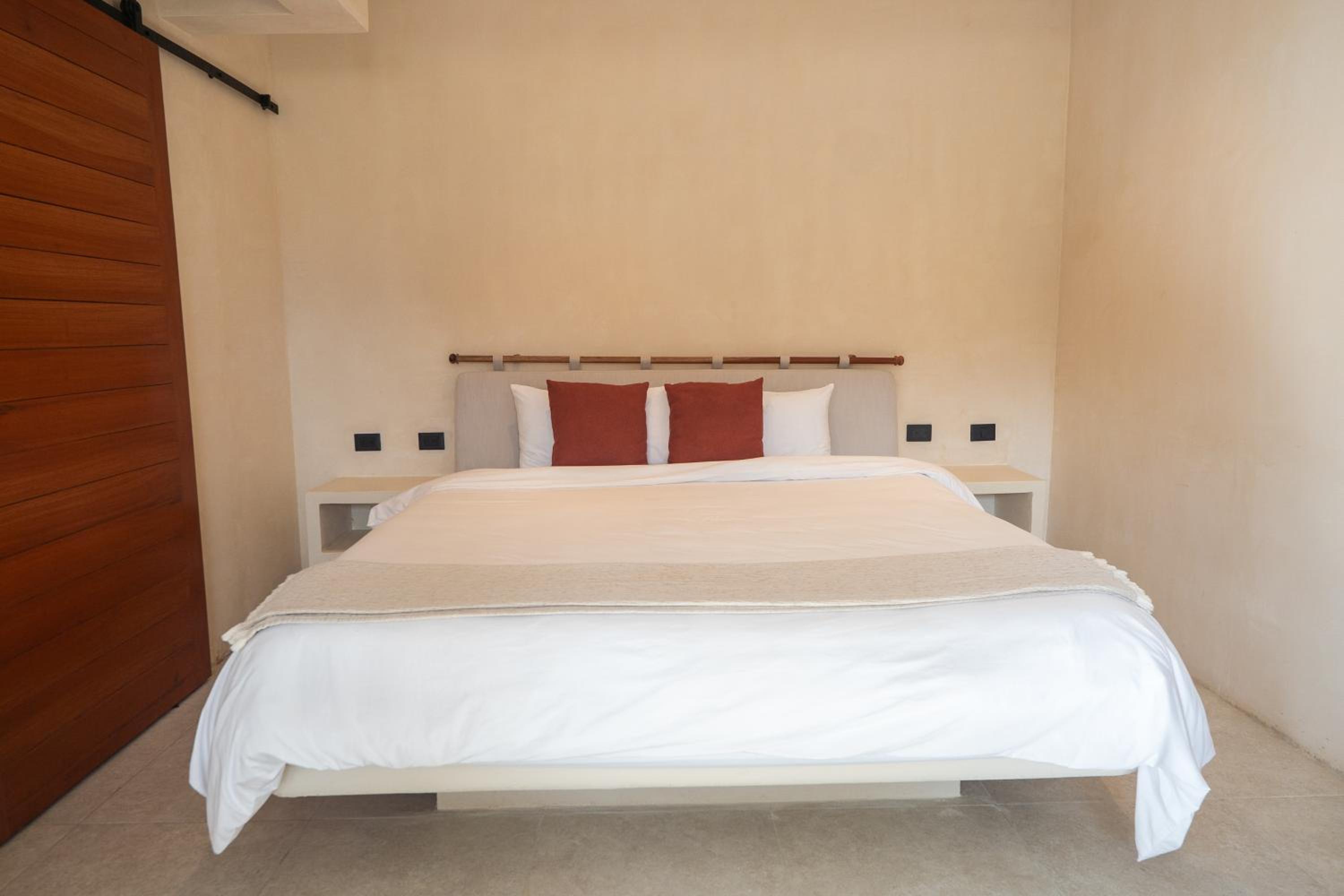 Standard Double Room - Photo 7