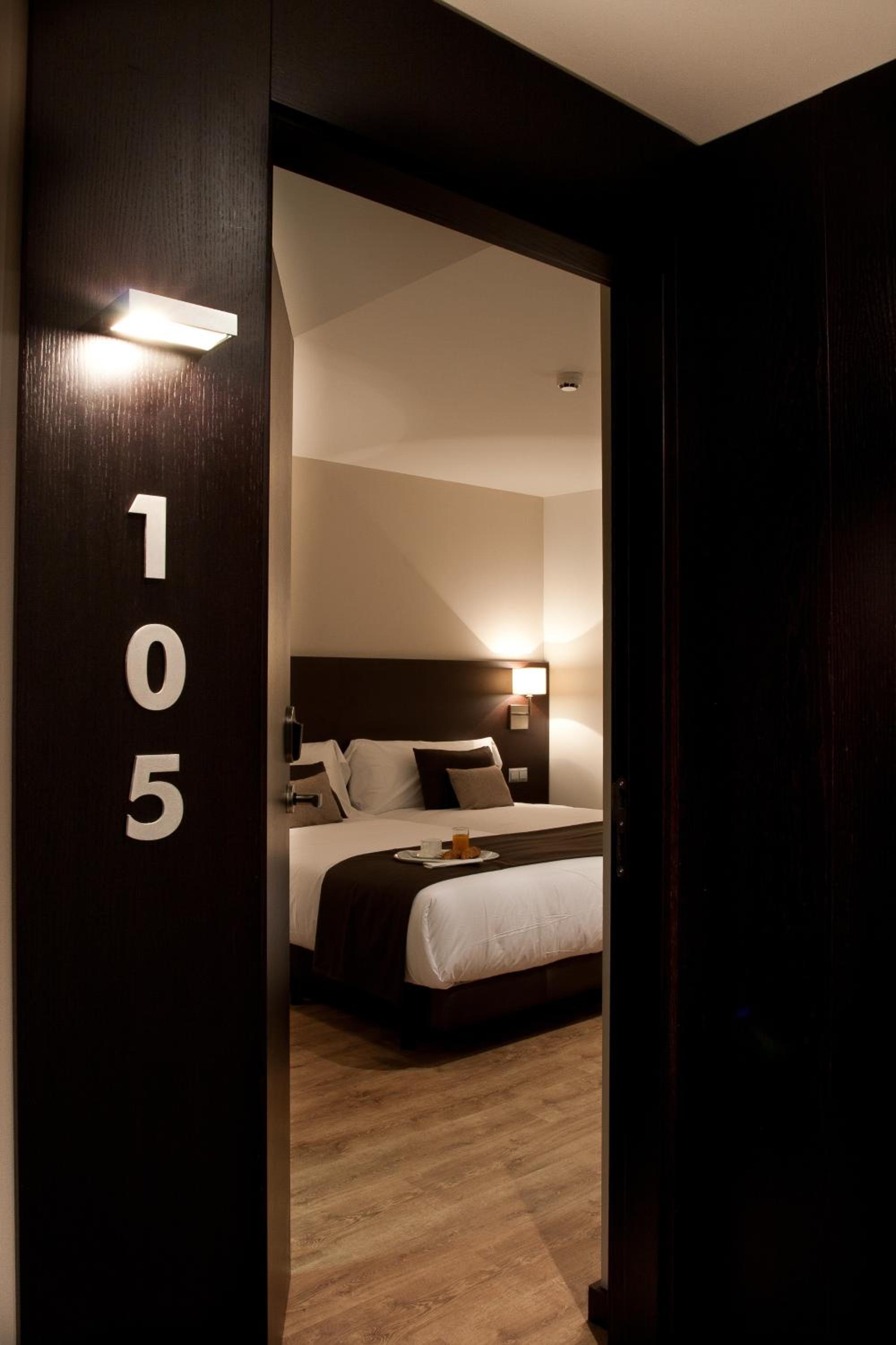 Double or Twin Room - Photo 2