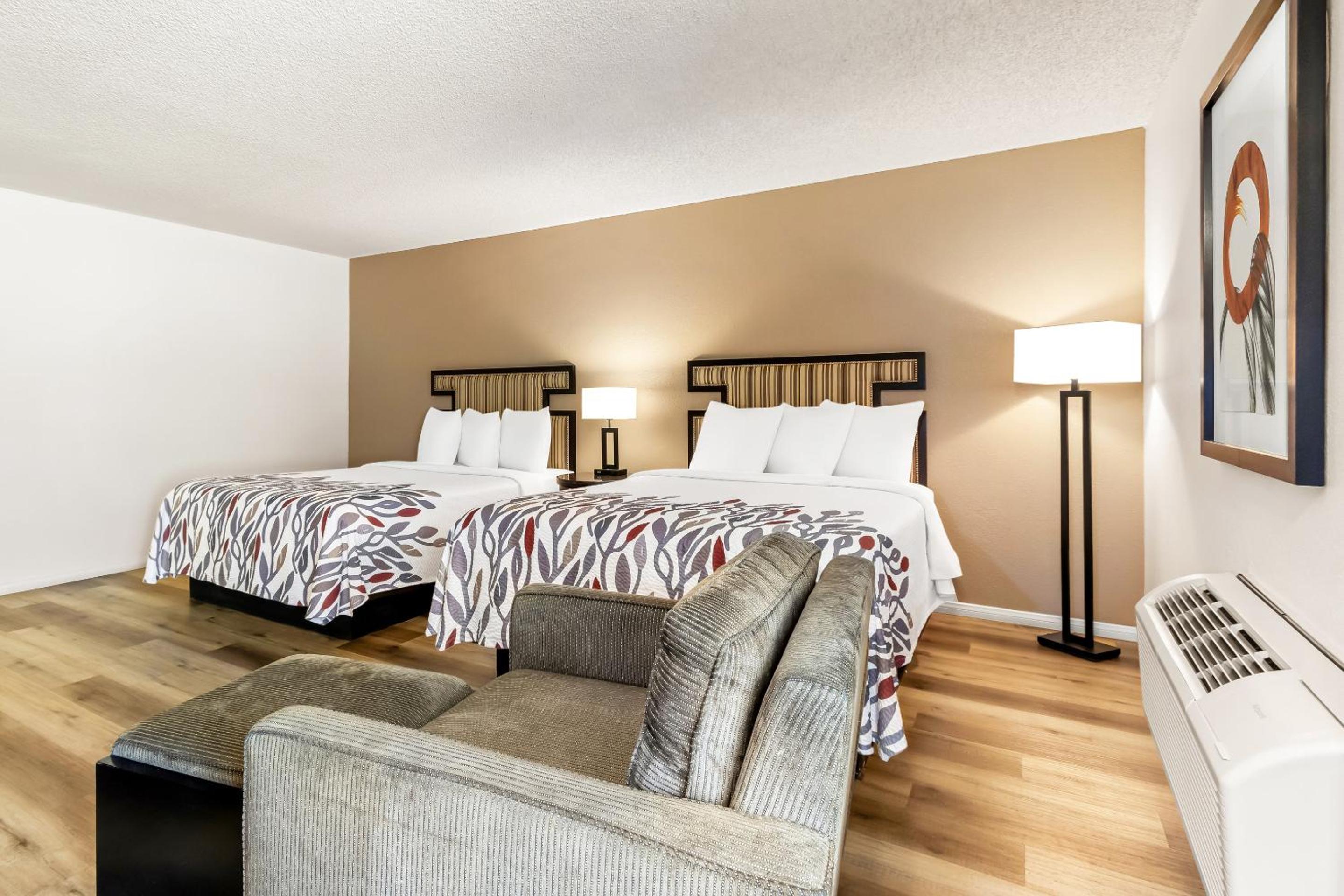 Superior Room with Two Queen Beds Non-Smoking photo 2