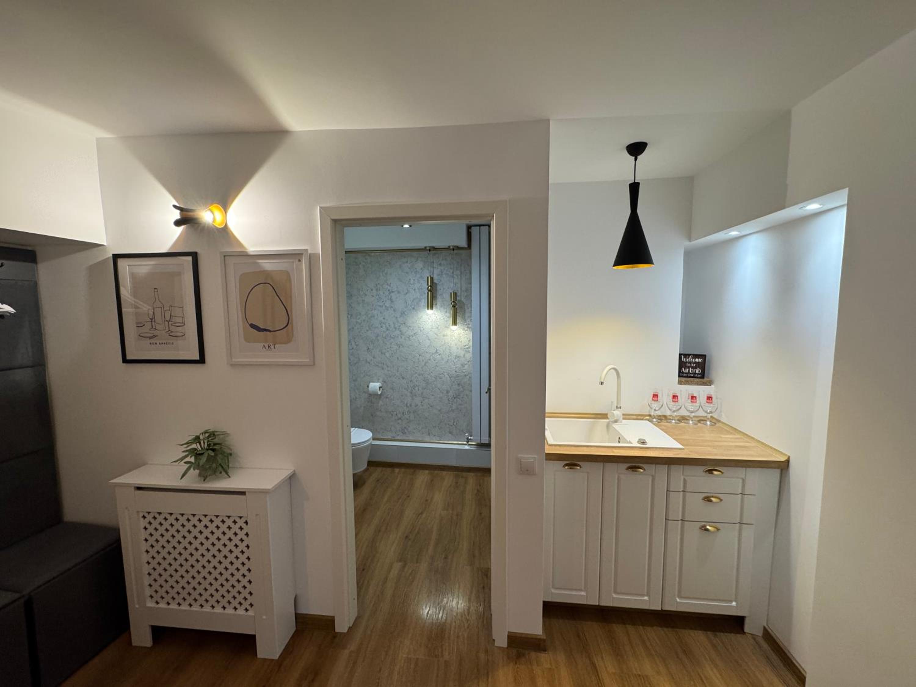 Classic One-Bedroom Apartment with King Bed
