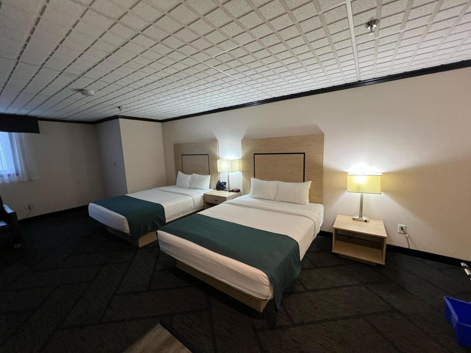 Studio Suite with Two Queen Beds - Non-Smoking photo 2