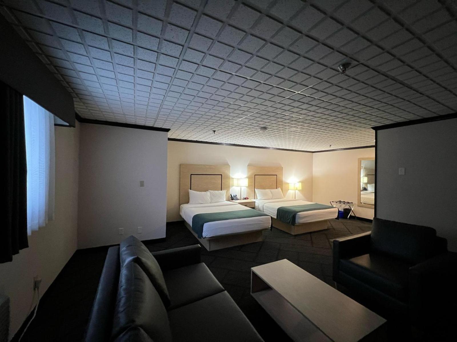 Studio Suite with Two Queen Beds - Non-Smoking photo 3