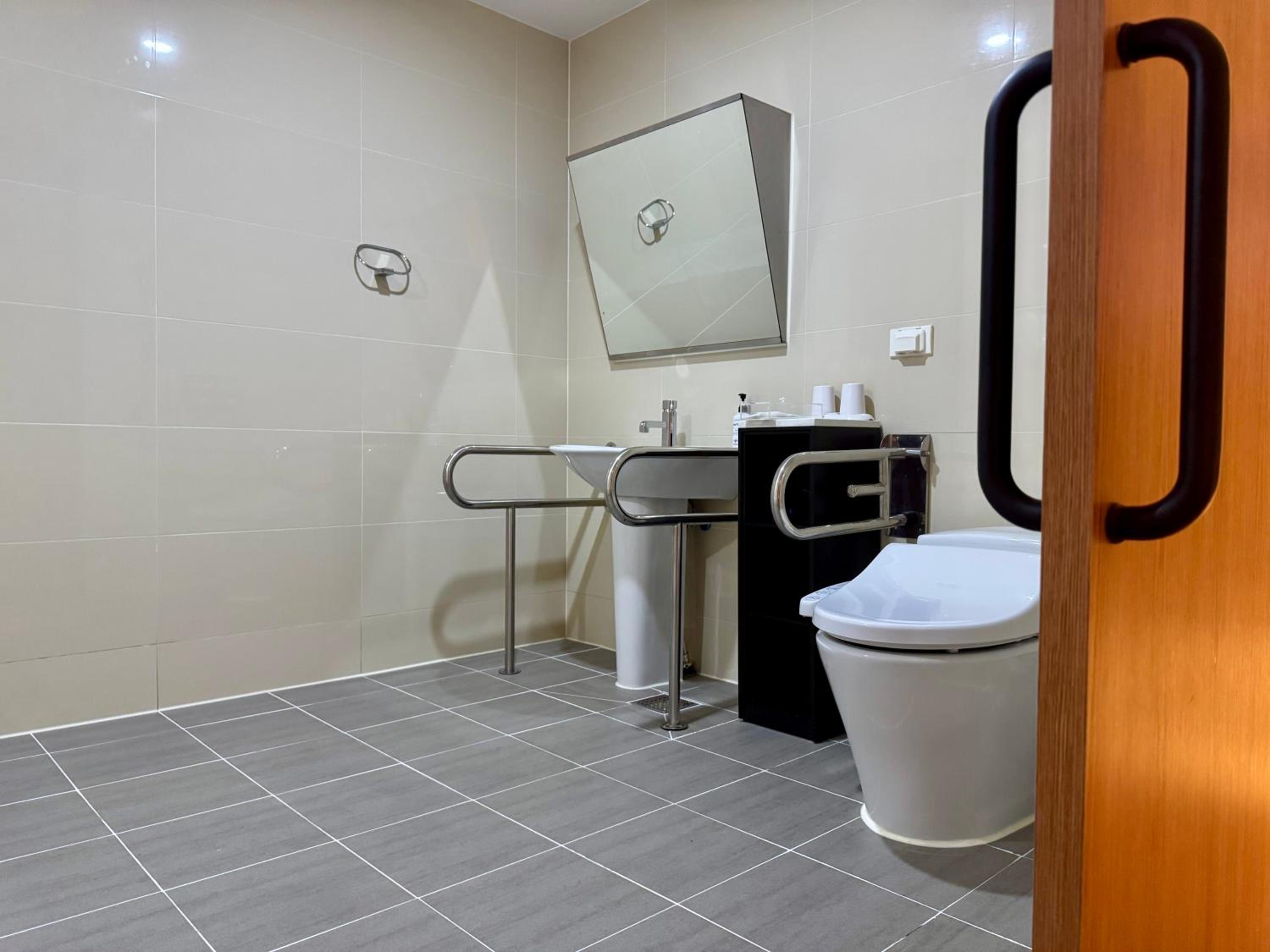 Twin Room - Barrier free - No Window  photo 3