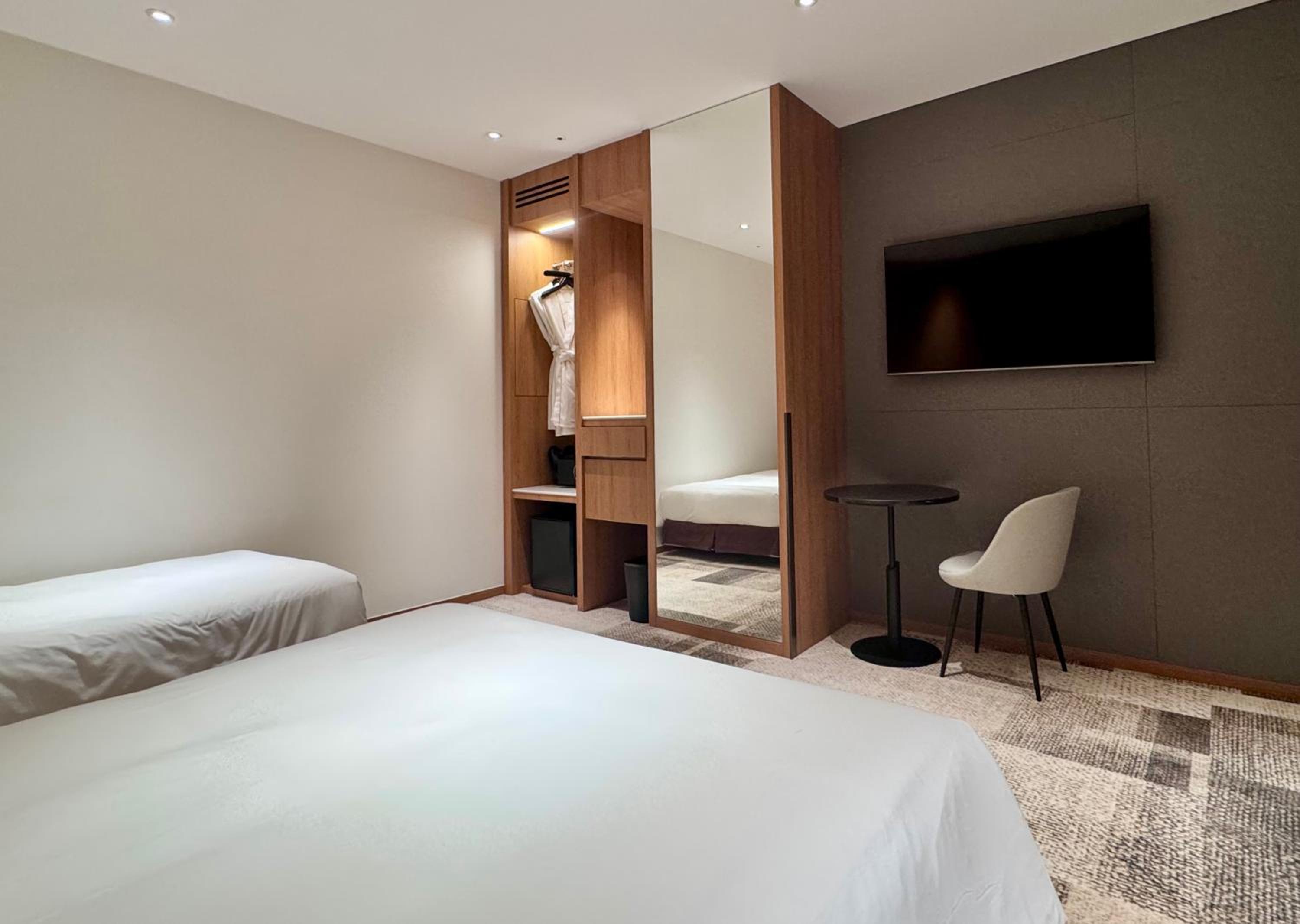 Twin Room - Barrier free - No Window photo 3