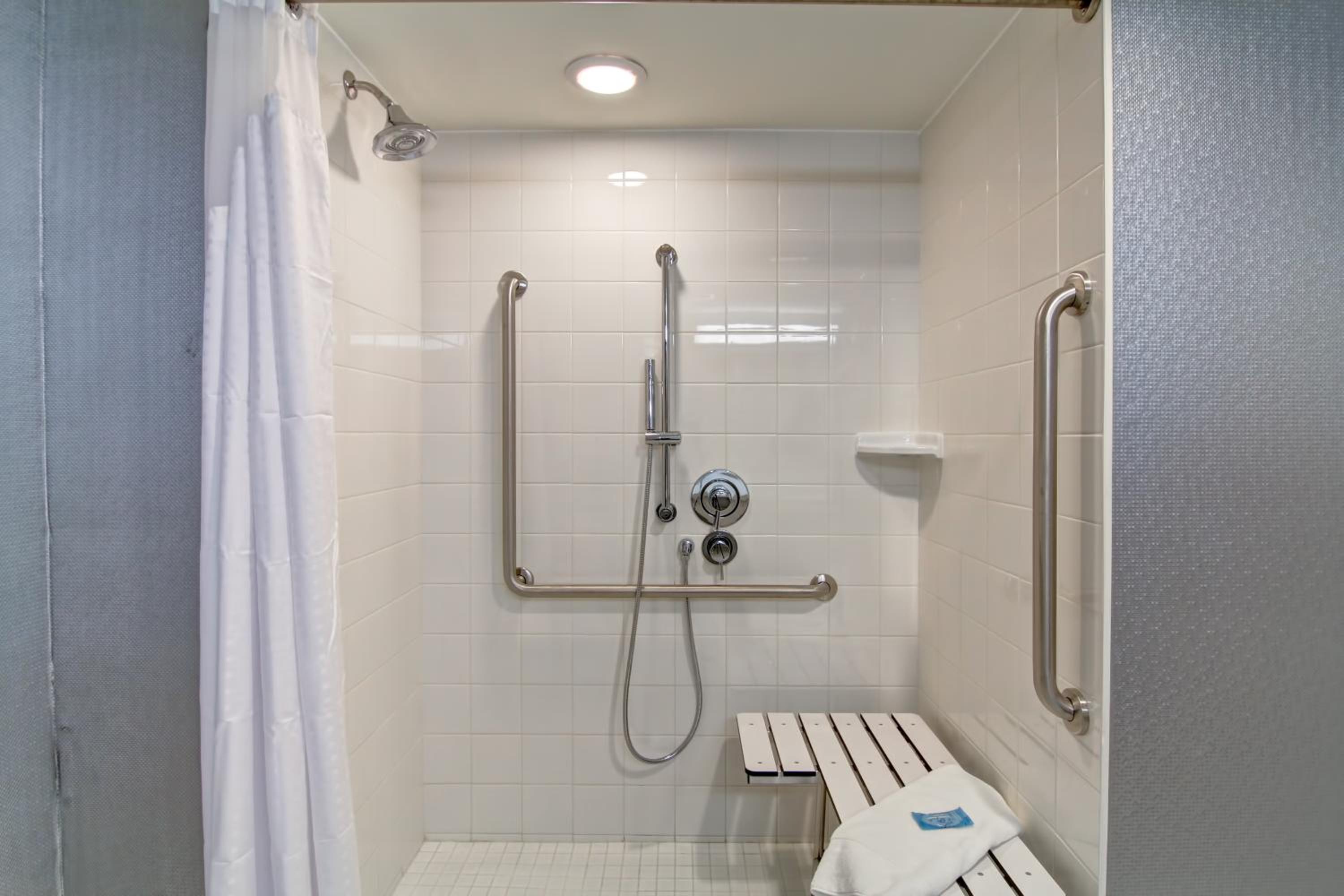 King Room - Mobility Access/Hearing Accessible photo 2