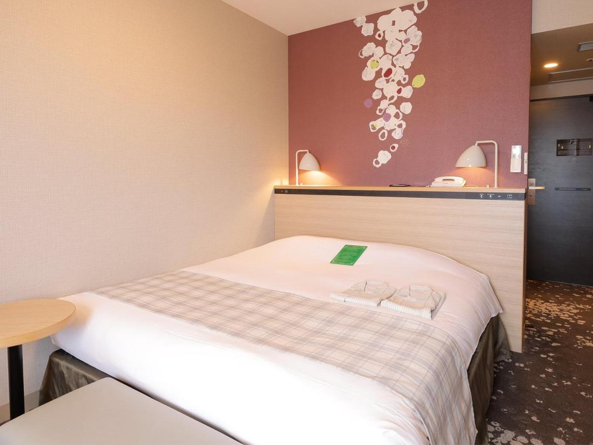 Queen Double Room for 1 Adult - Non-Smoking