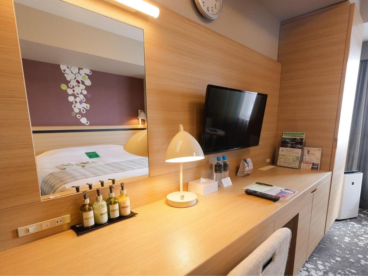 Corner Queen Double Room for 1 Adult - Non-Smoking photo 2
