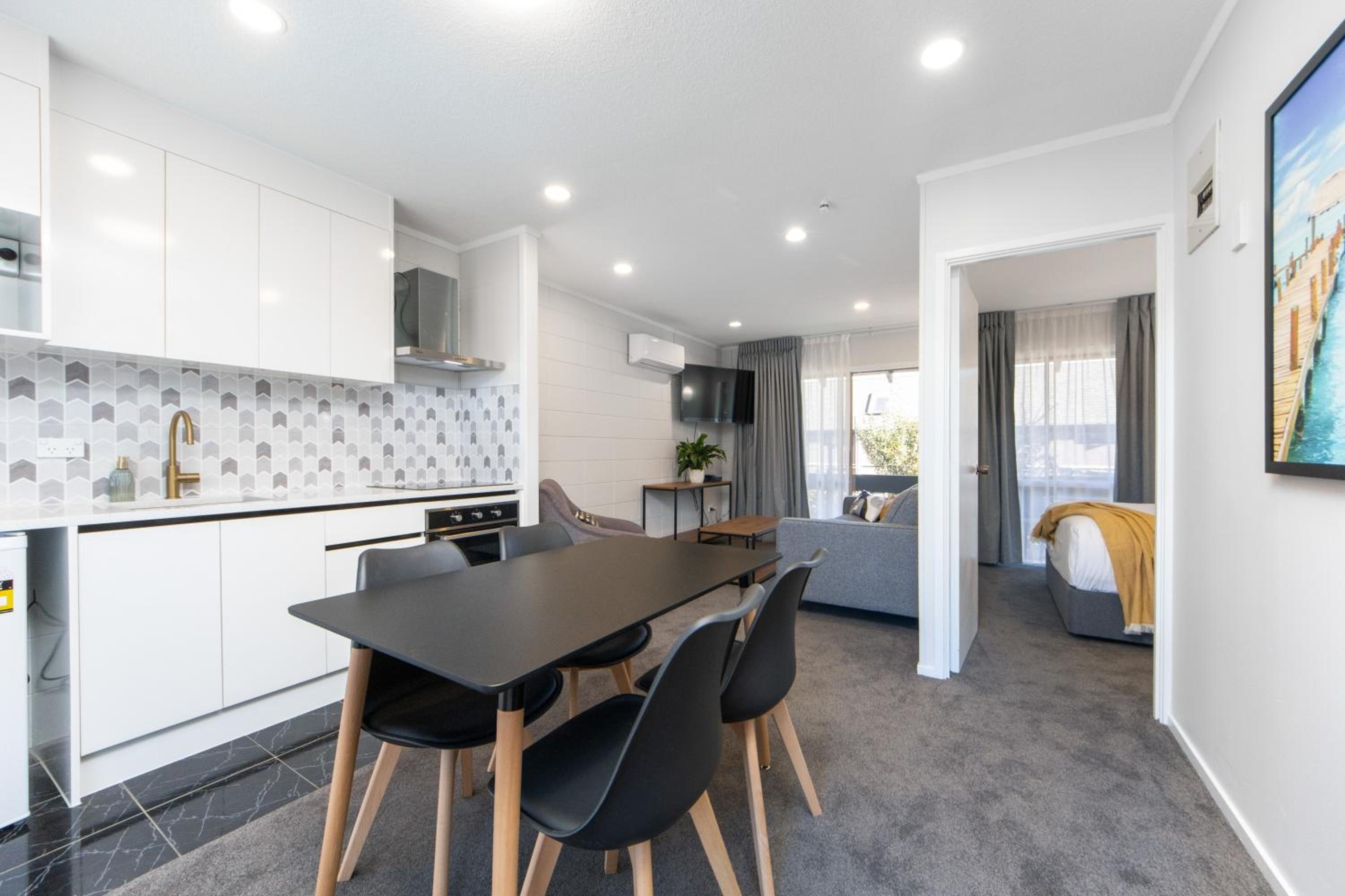 One-Bedroom Suite - Photo 2
