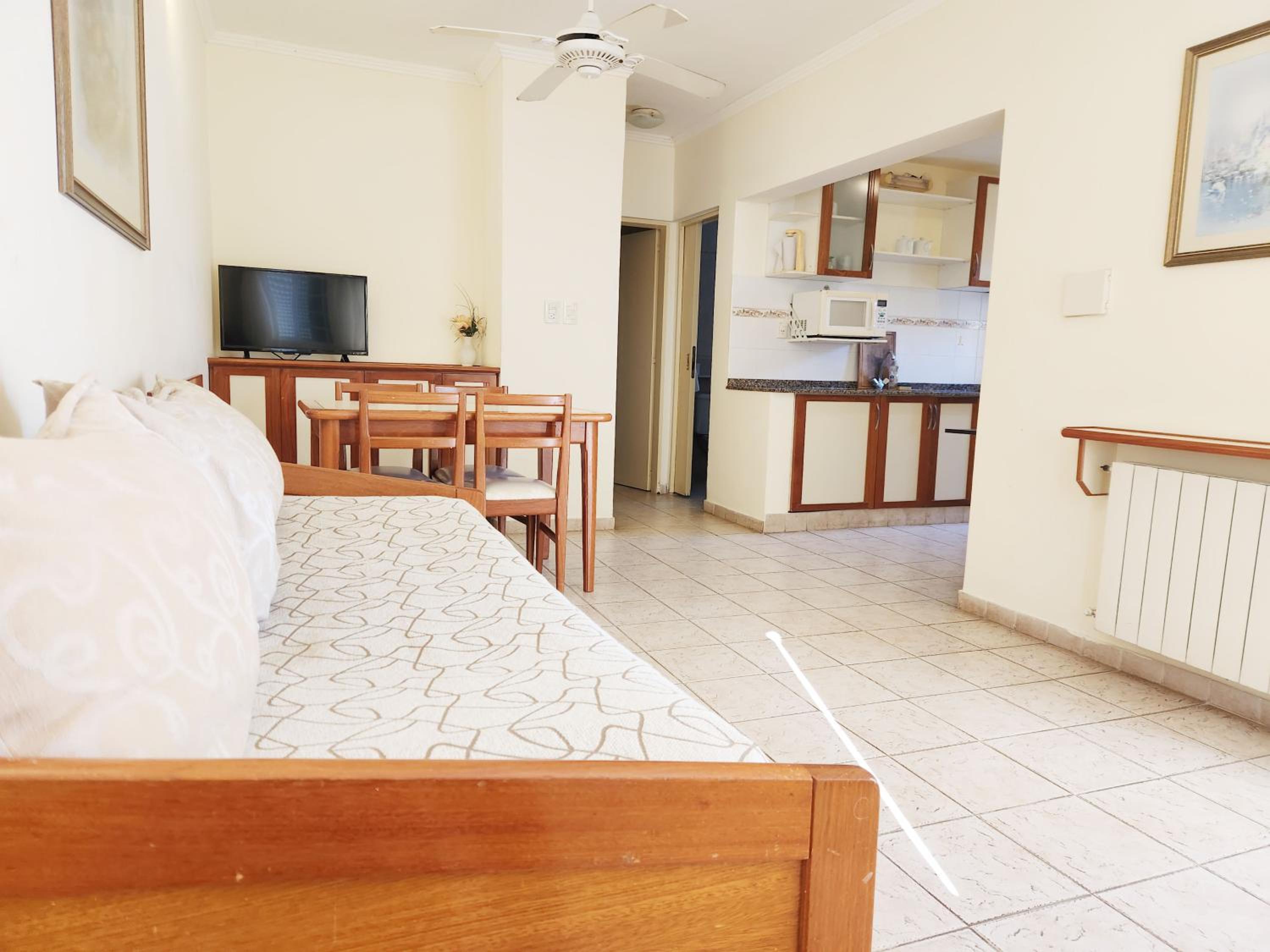 One-Bedroom Apartment with Lake View photo 2