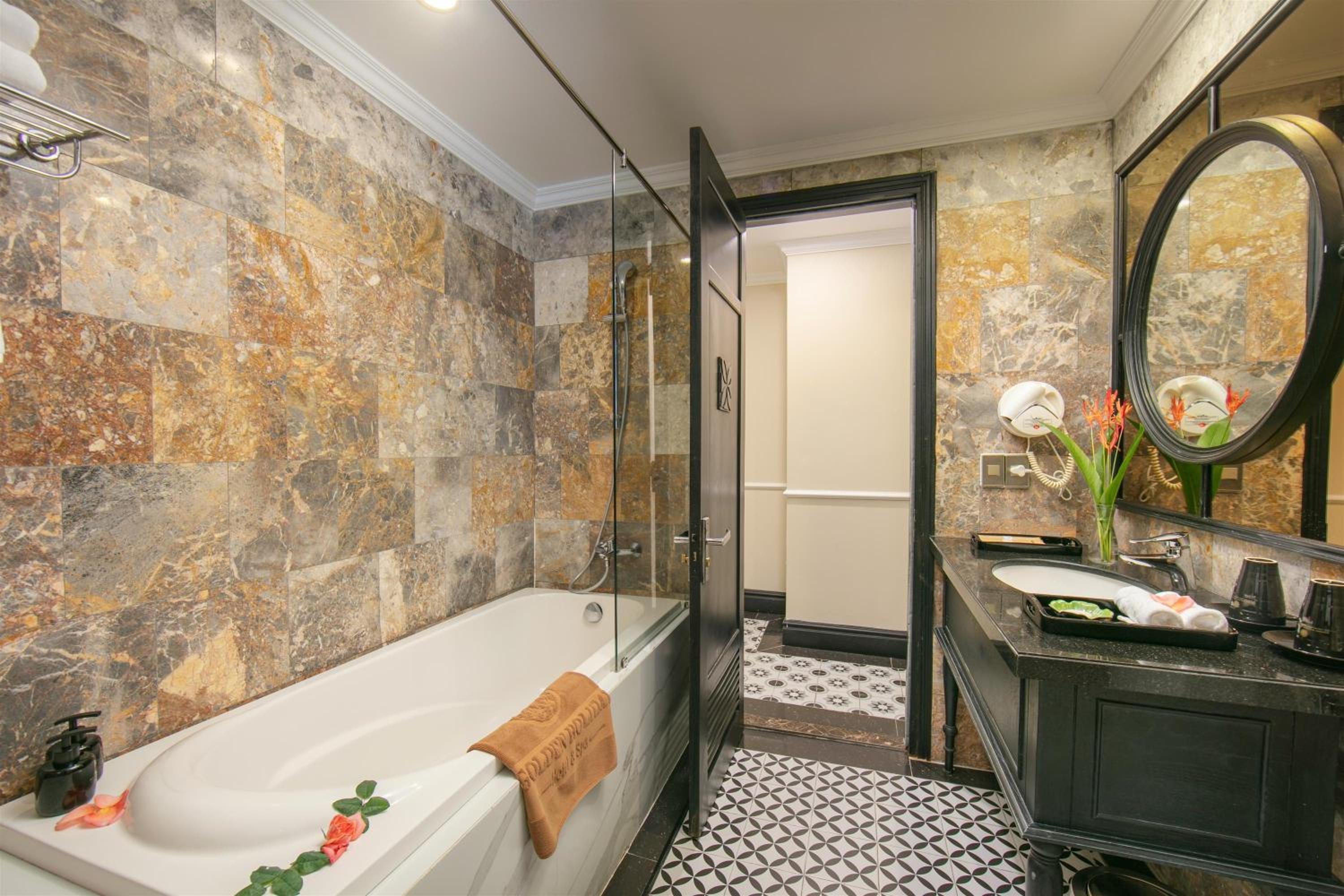 Suite Double/Twin With Balcony and Pool View
