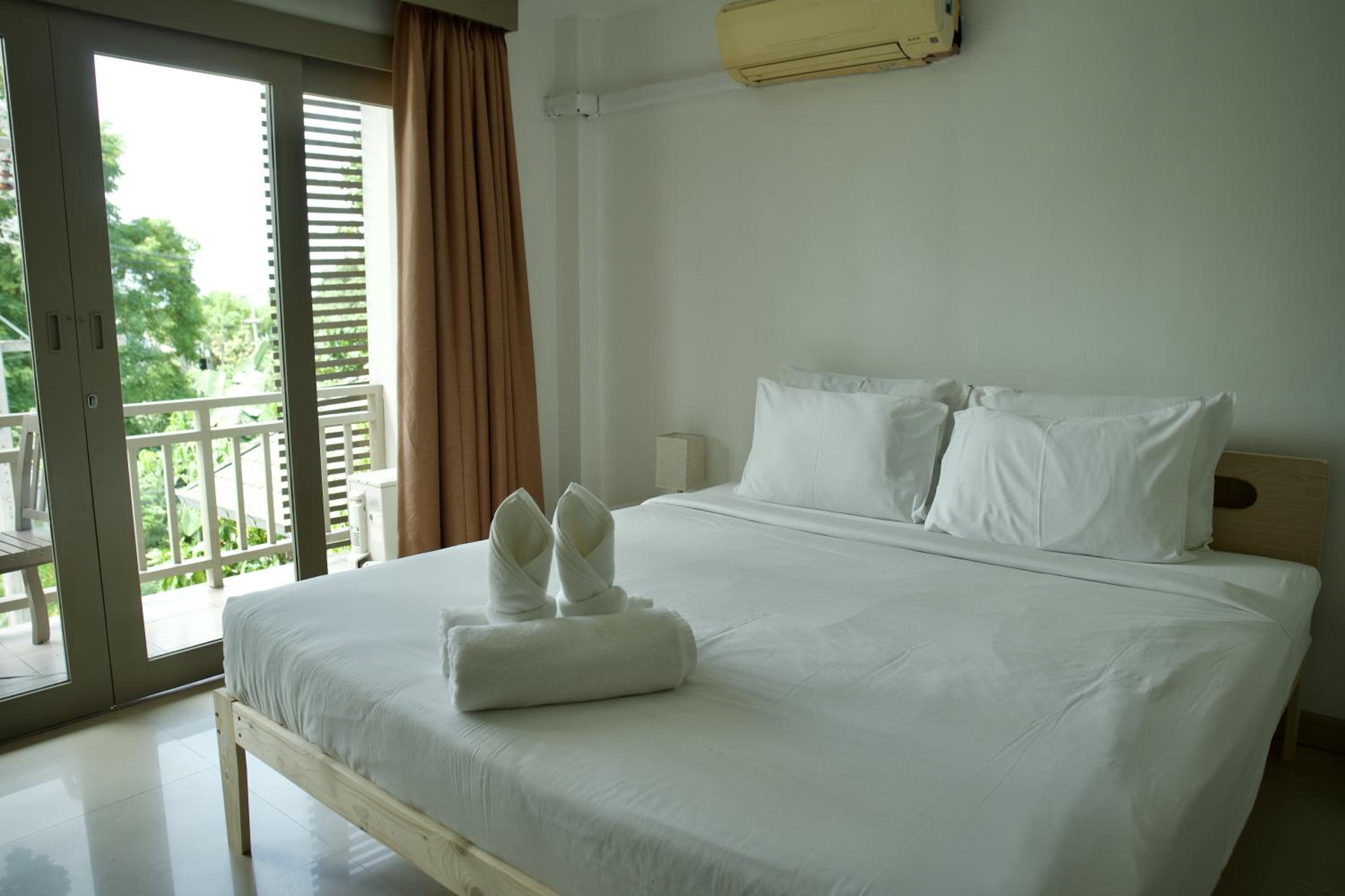 Apartment with Balcony photo 3
