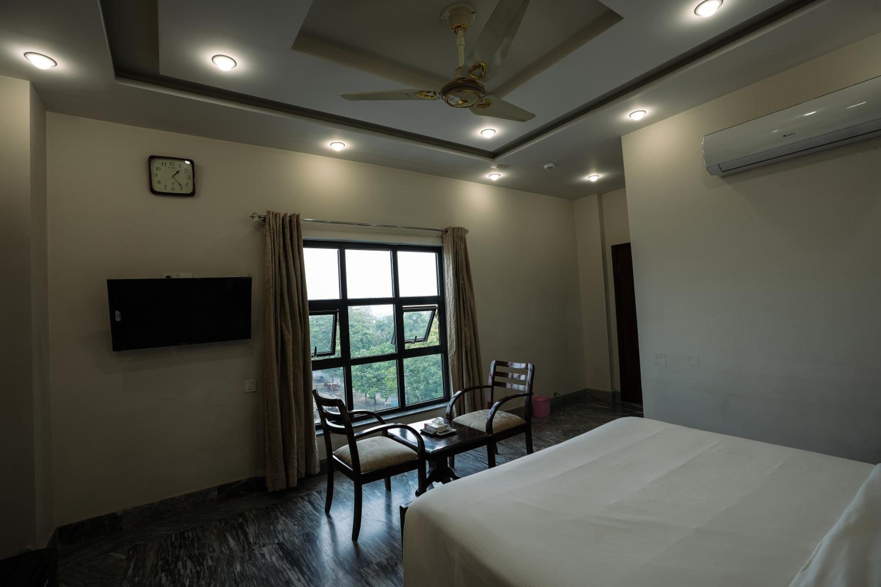 Deluxe Suite