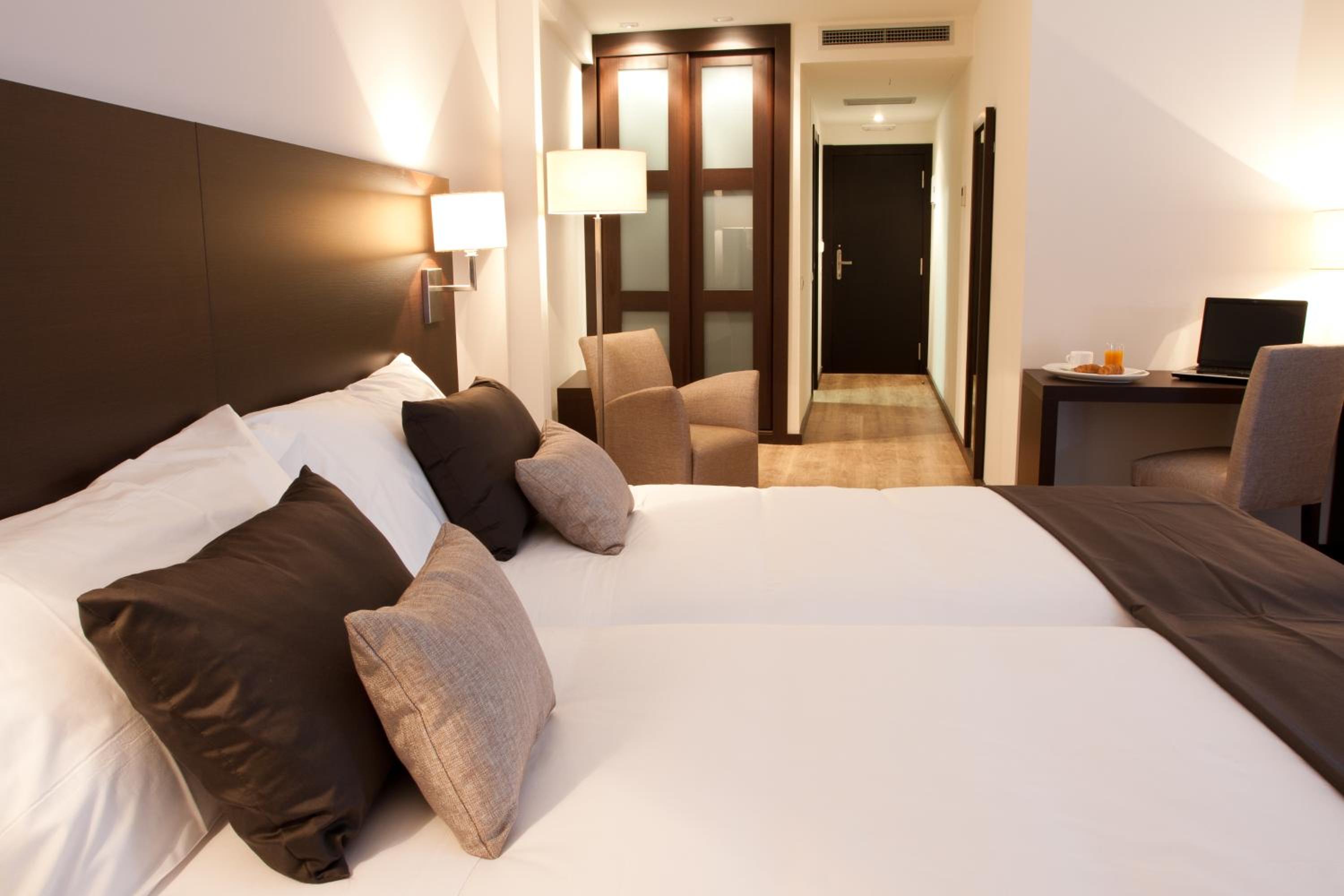 Double or Twin Room - Photo 4