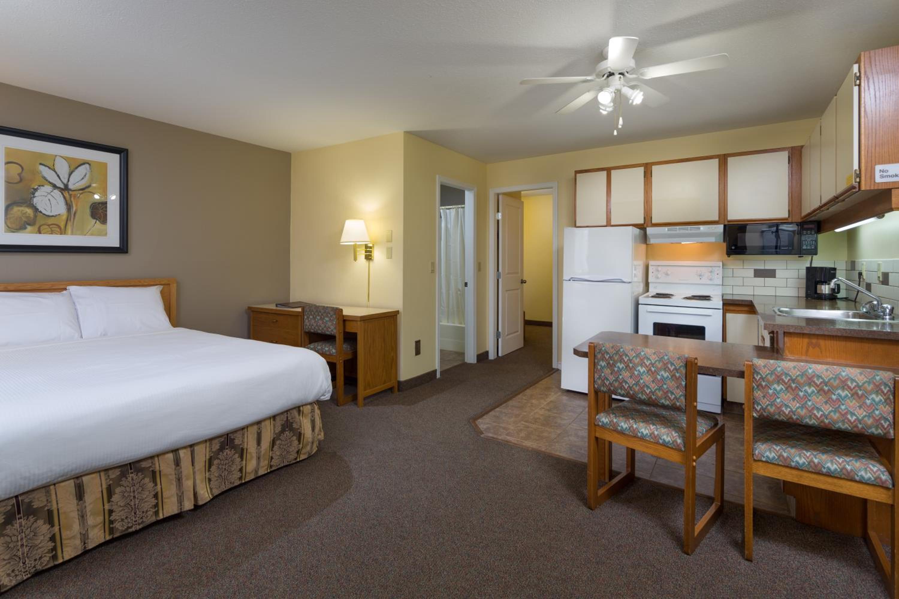 Deluxe Suite with Two Queen Beds - Photo 11