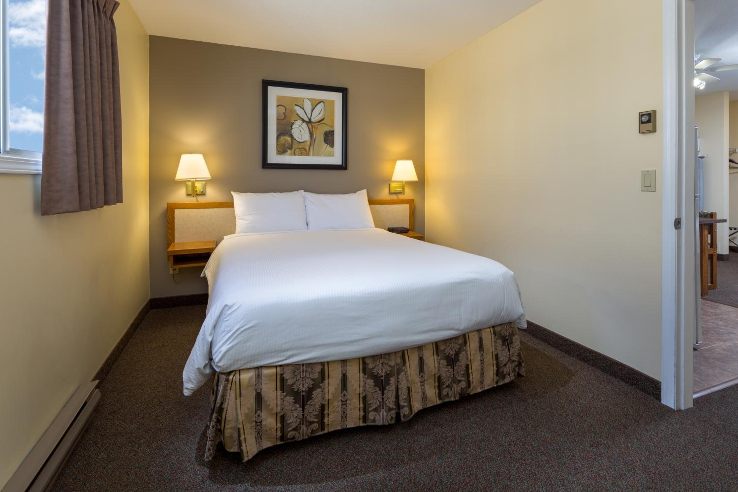 Deluxe Suite with Two Queen Beds - Photo 14