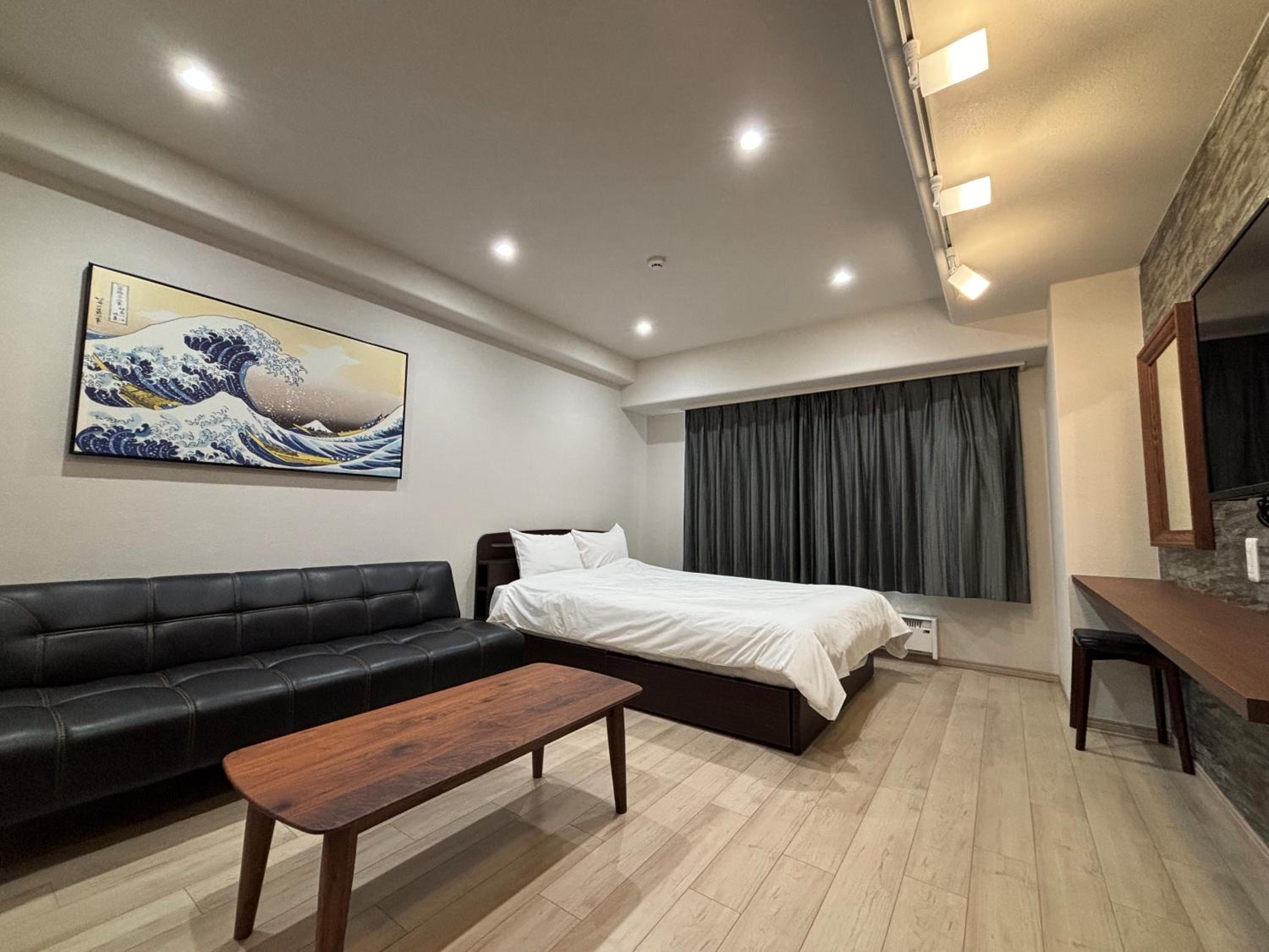 Superior Western Room 613