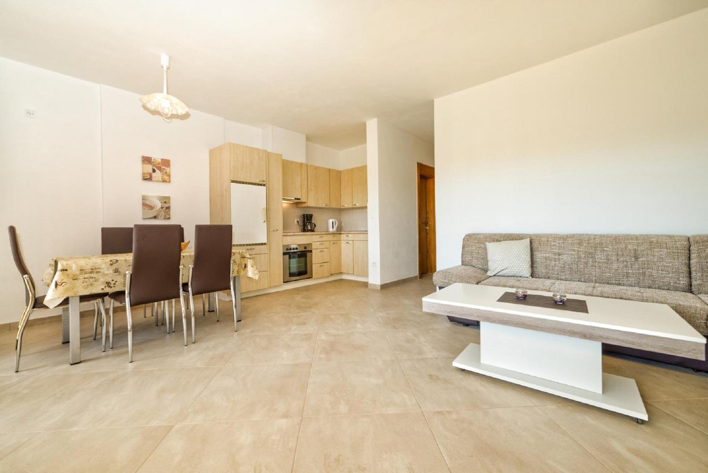 Apartment with Balcony photo 3