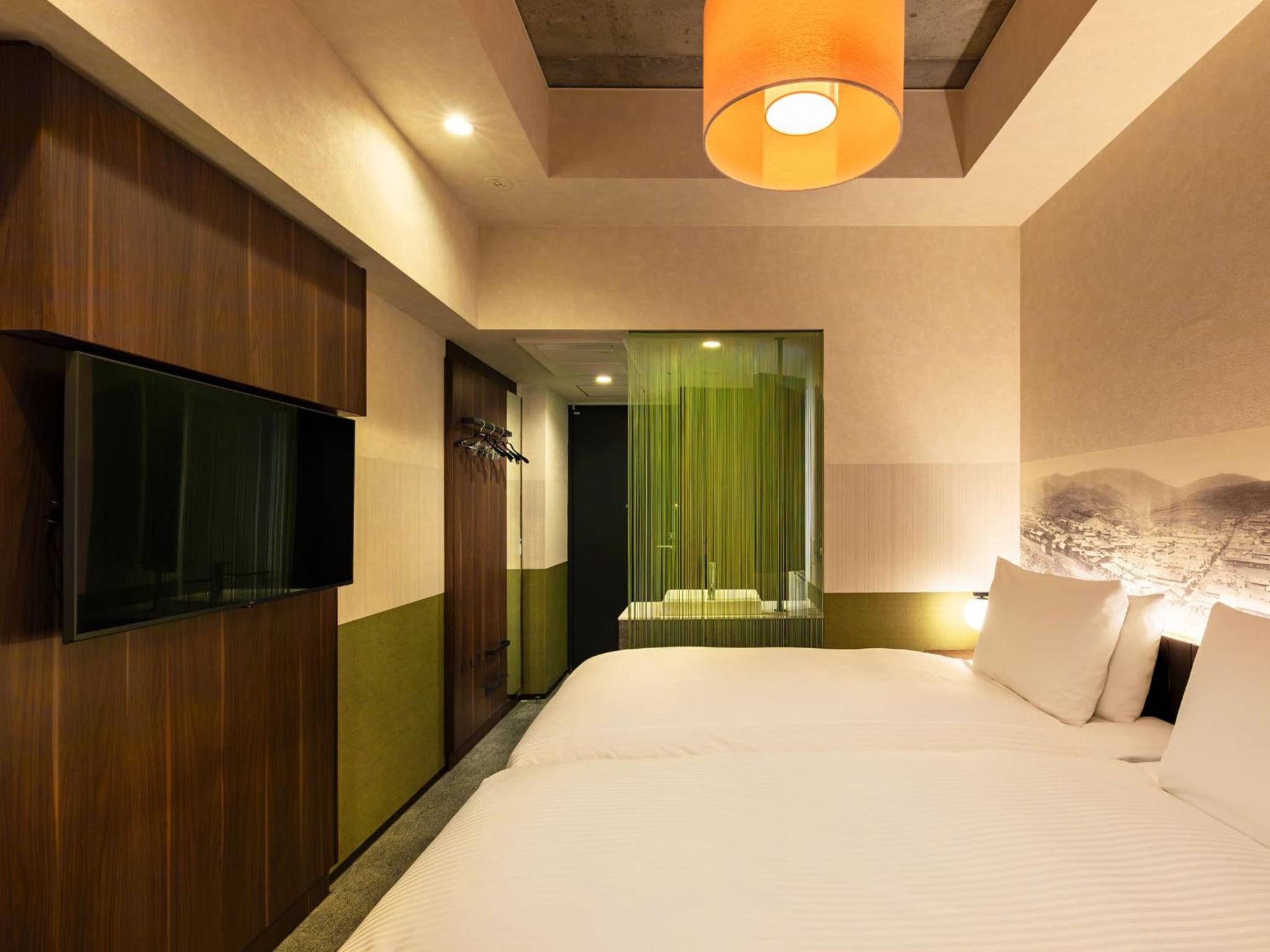 Hollywood Twin Room with Shower - Non-Smoking