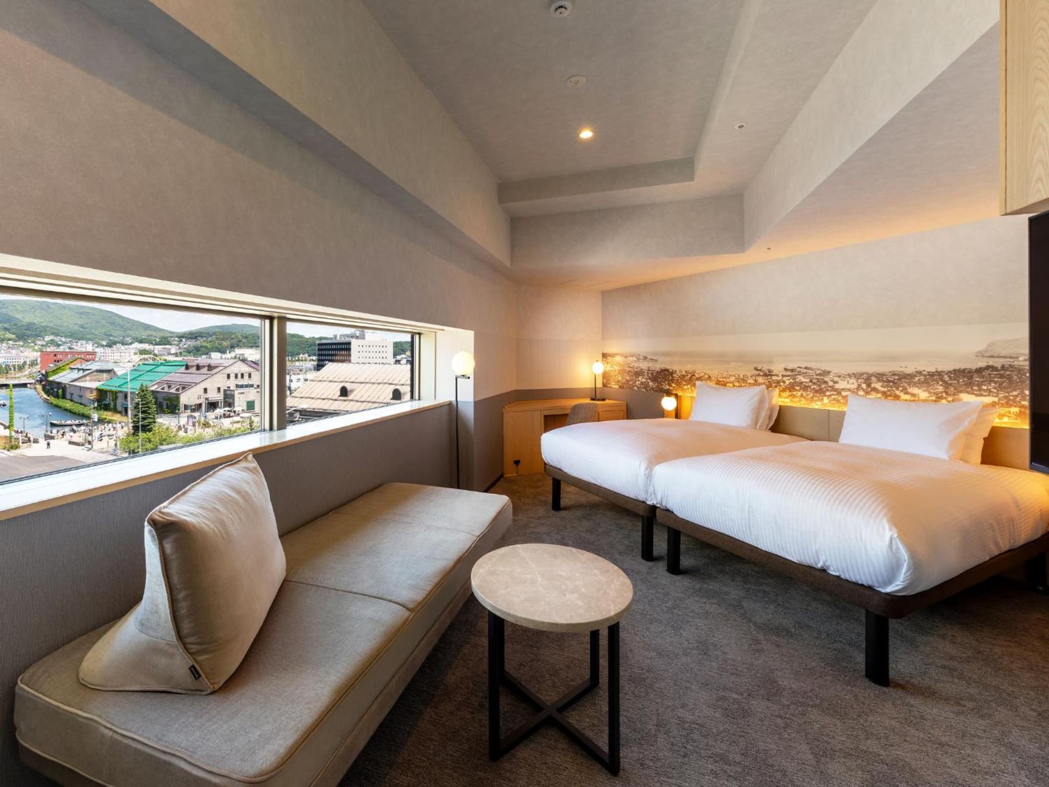 Deluxe Twin Room with Canal View - Non-Smoking