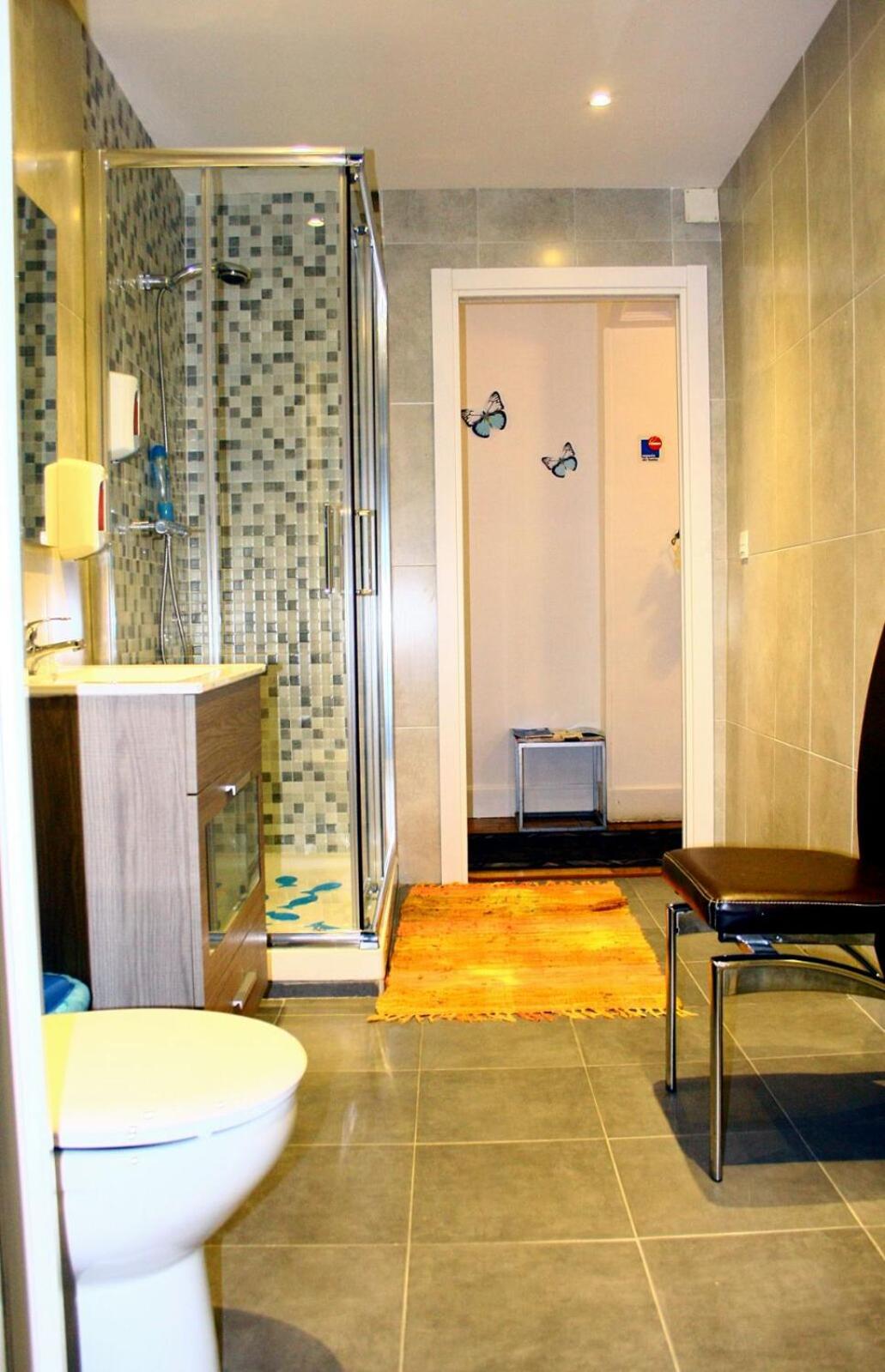 Habitación Triple con Vista al Mar y Baño Compartido