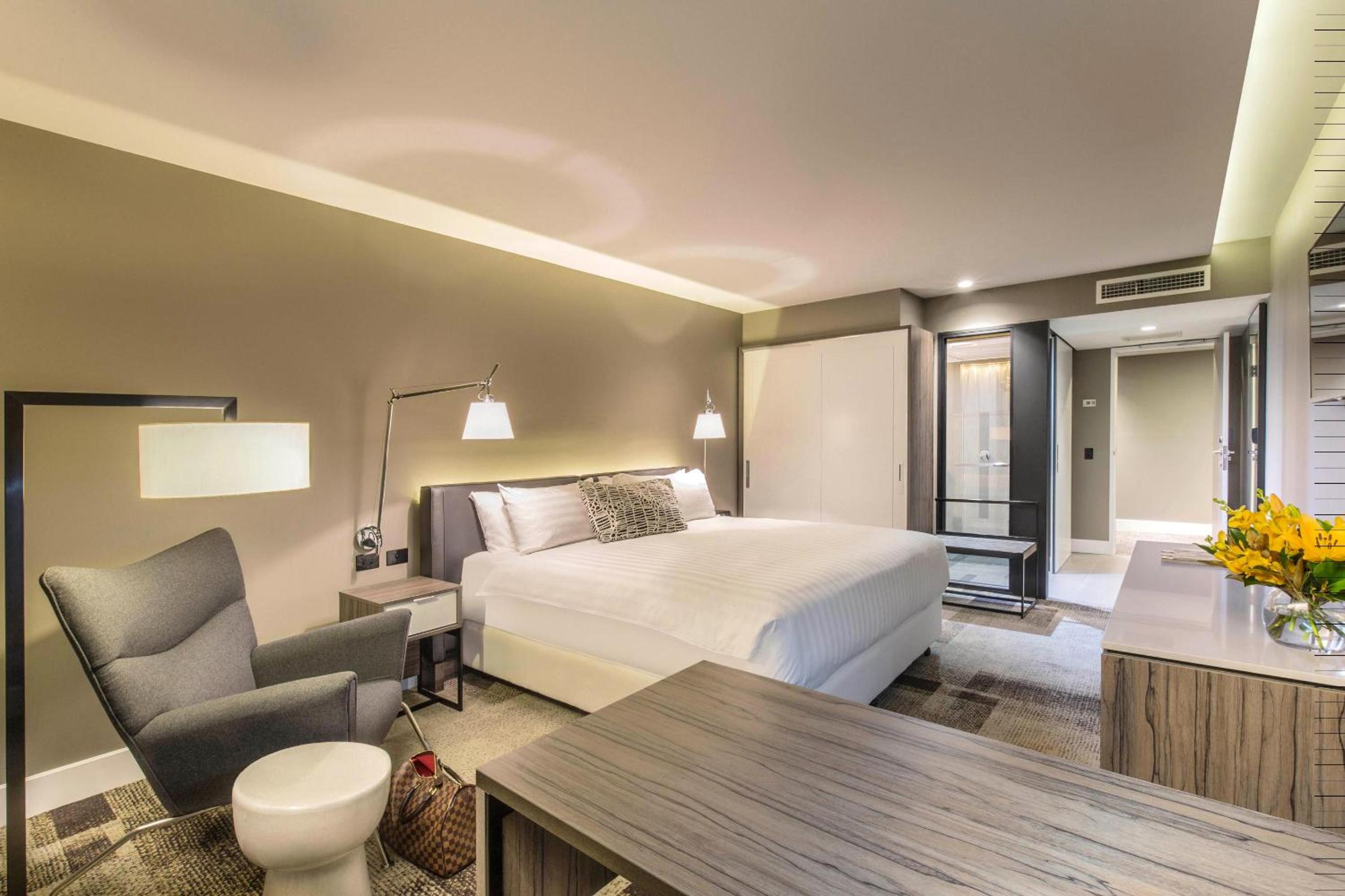 King Room with Club Lounge Access