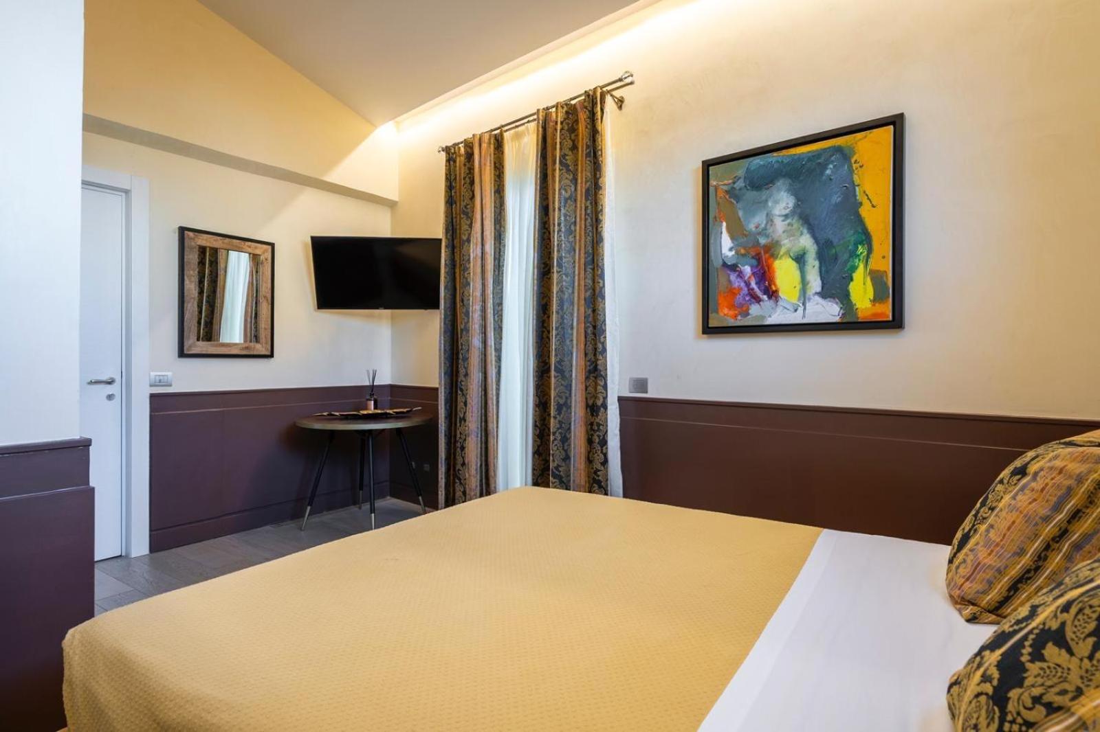 Deluxe Double Room with Balcony photo 2