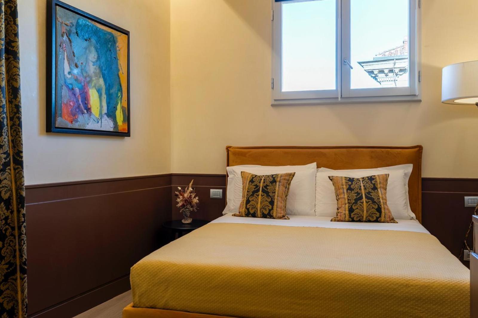Deluxe Double Room with Balcony photo 2
